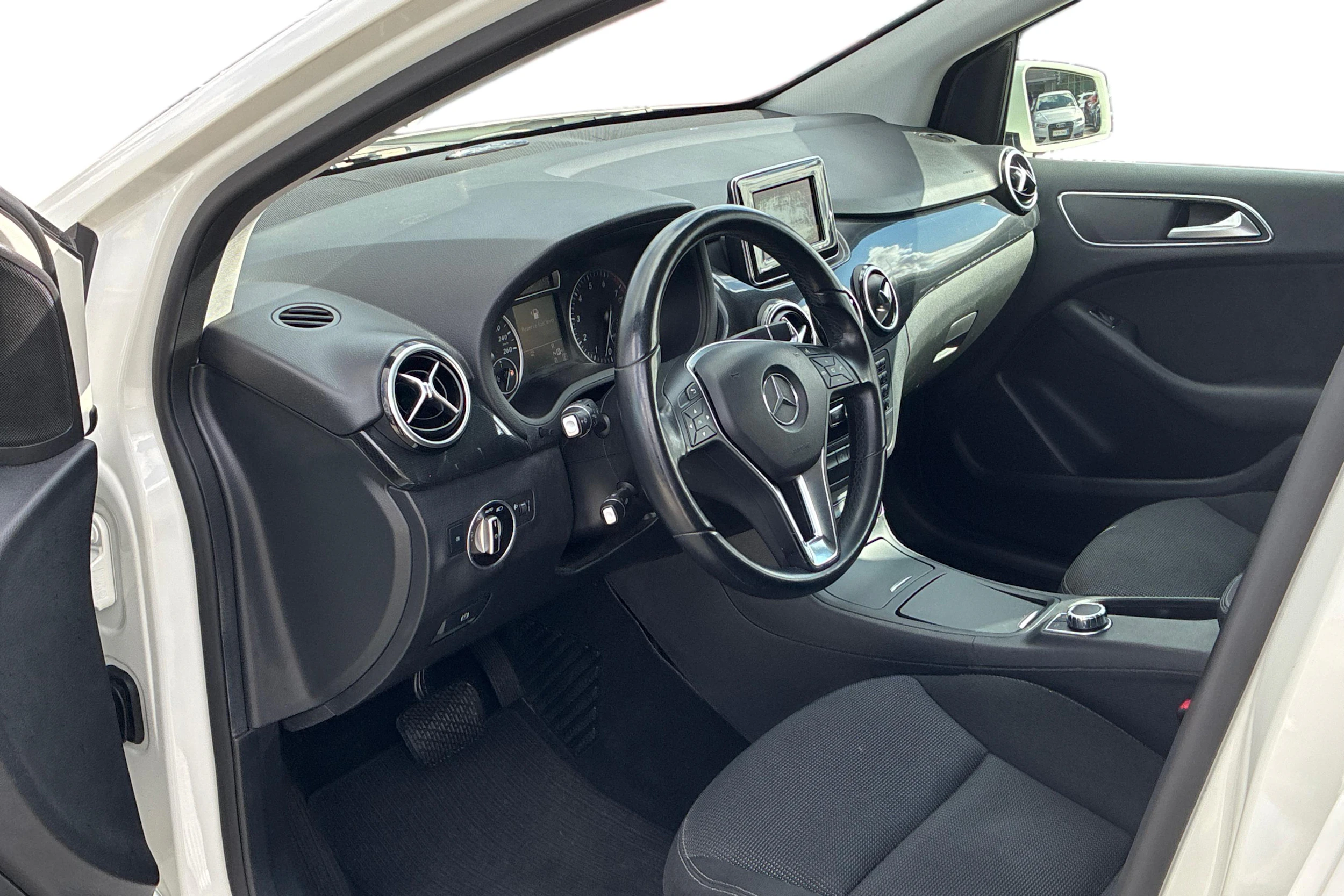 valkoinen Mercedes-Benz B 2012 kuva 6.