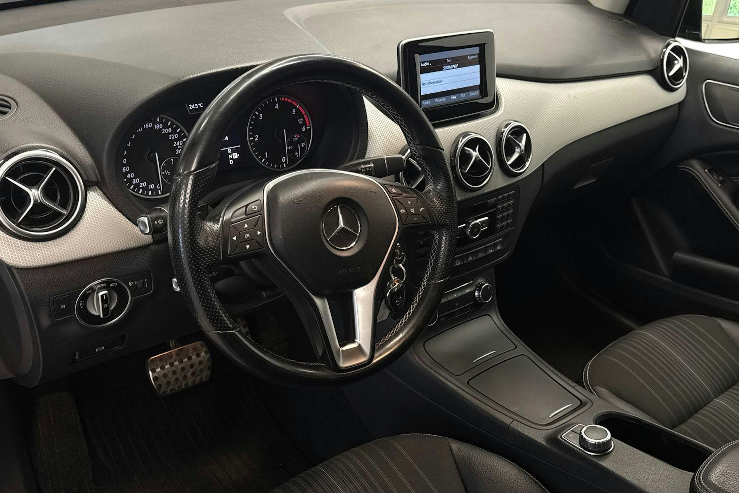 Musta Mercedes-Benz B 2013 kuva 7.