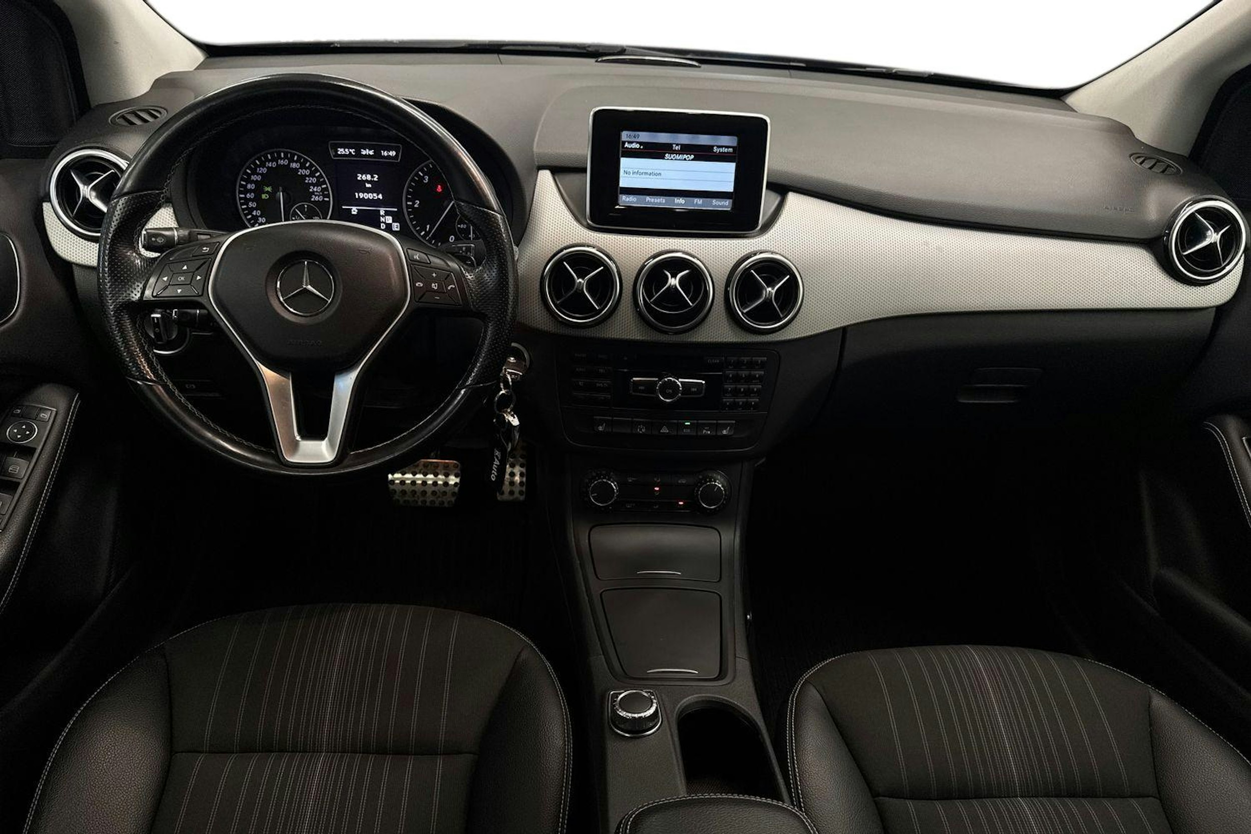 Musta Mercedes-Benz B 2013 kuva 9.