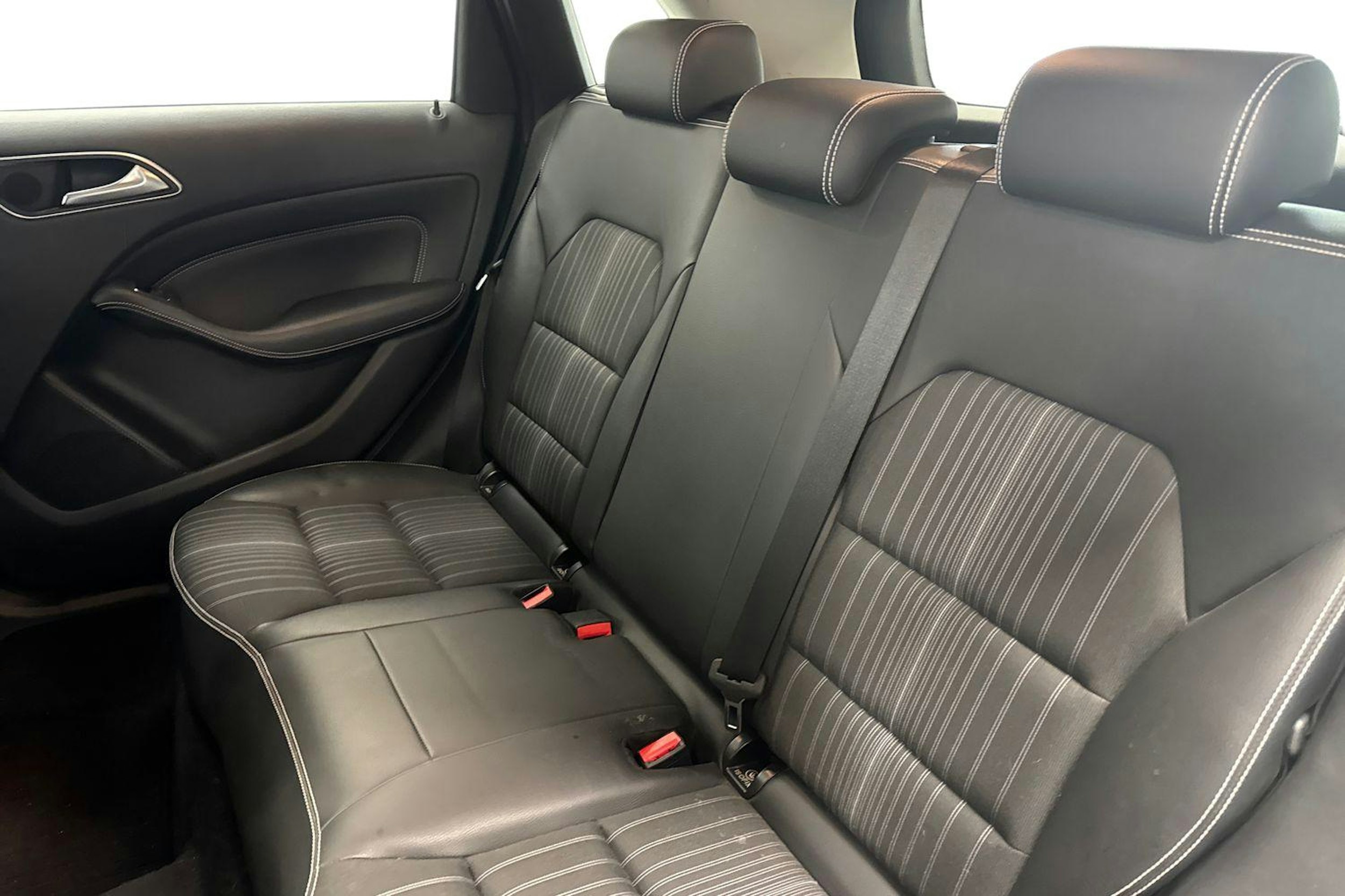 Musta Mercedes-Benz B 2013 kuva 10.