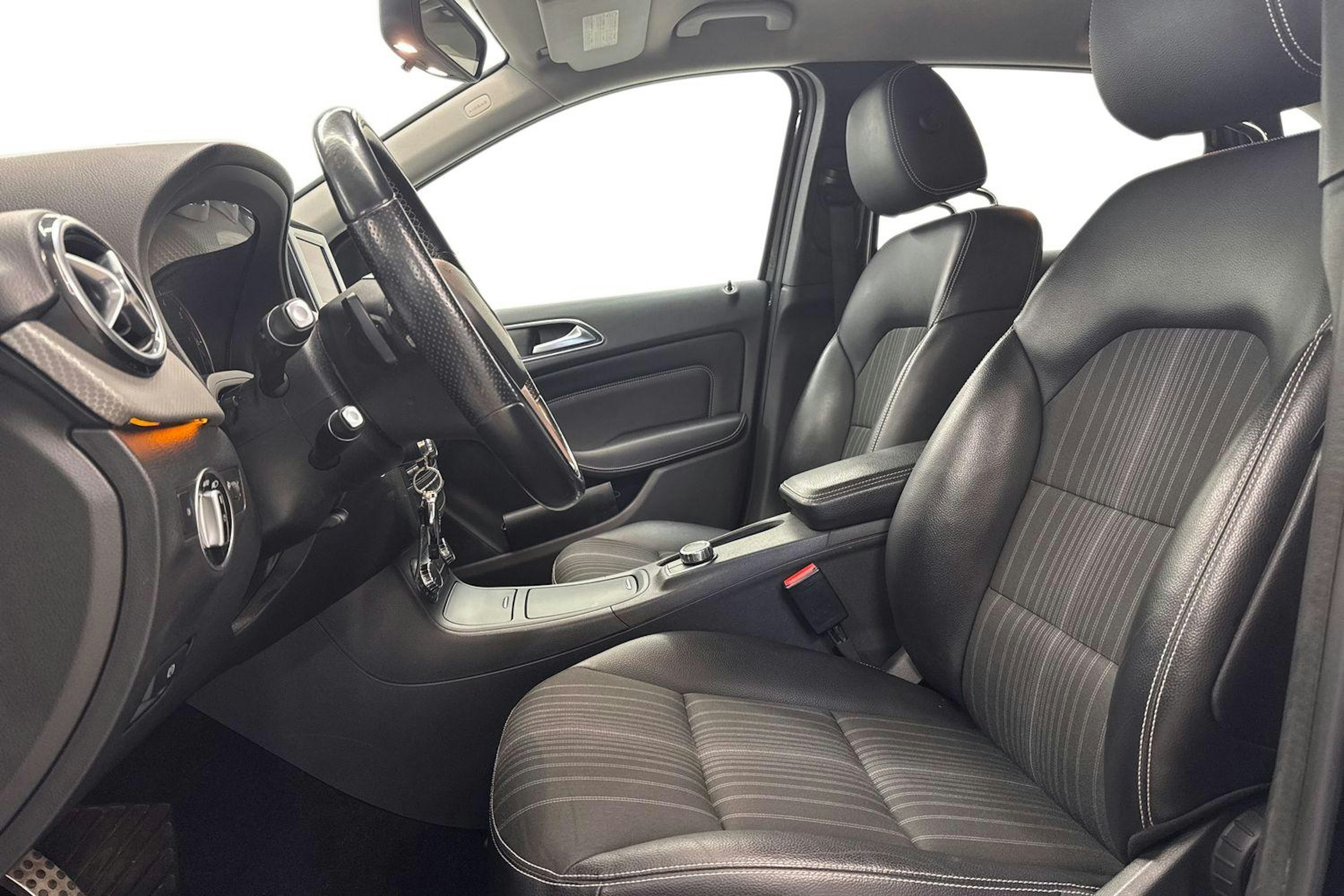 Musta Mercedes-Benz B 2013 kuva 11.
