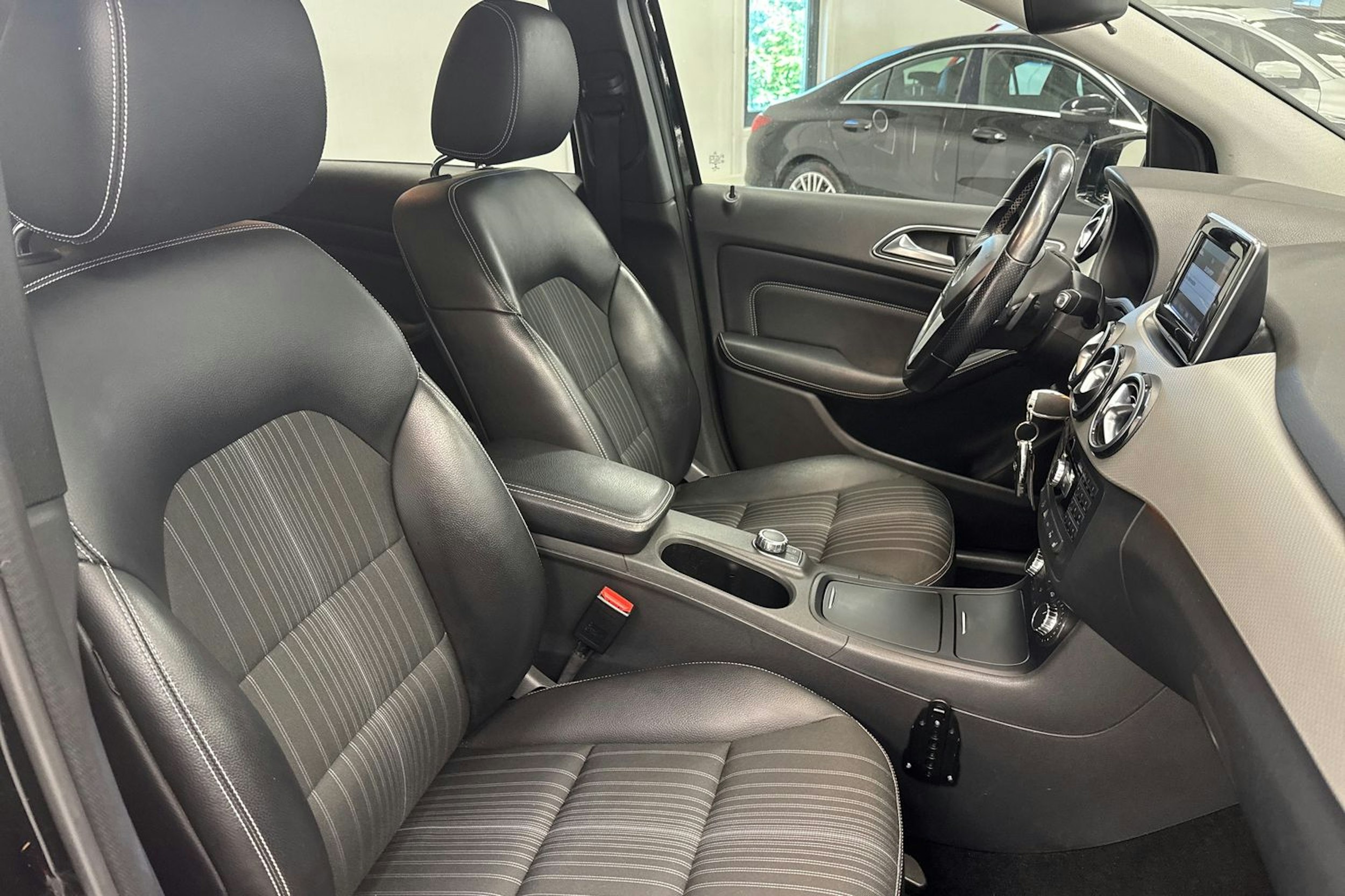 Musta Mercedes-Benz B 2013 kuva 13.