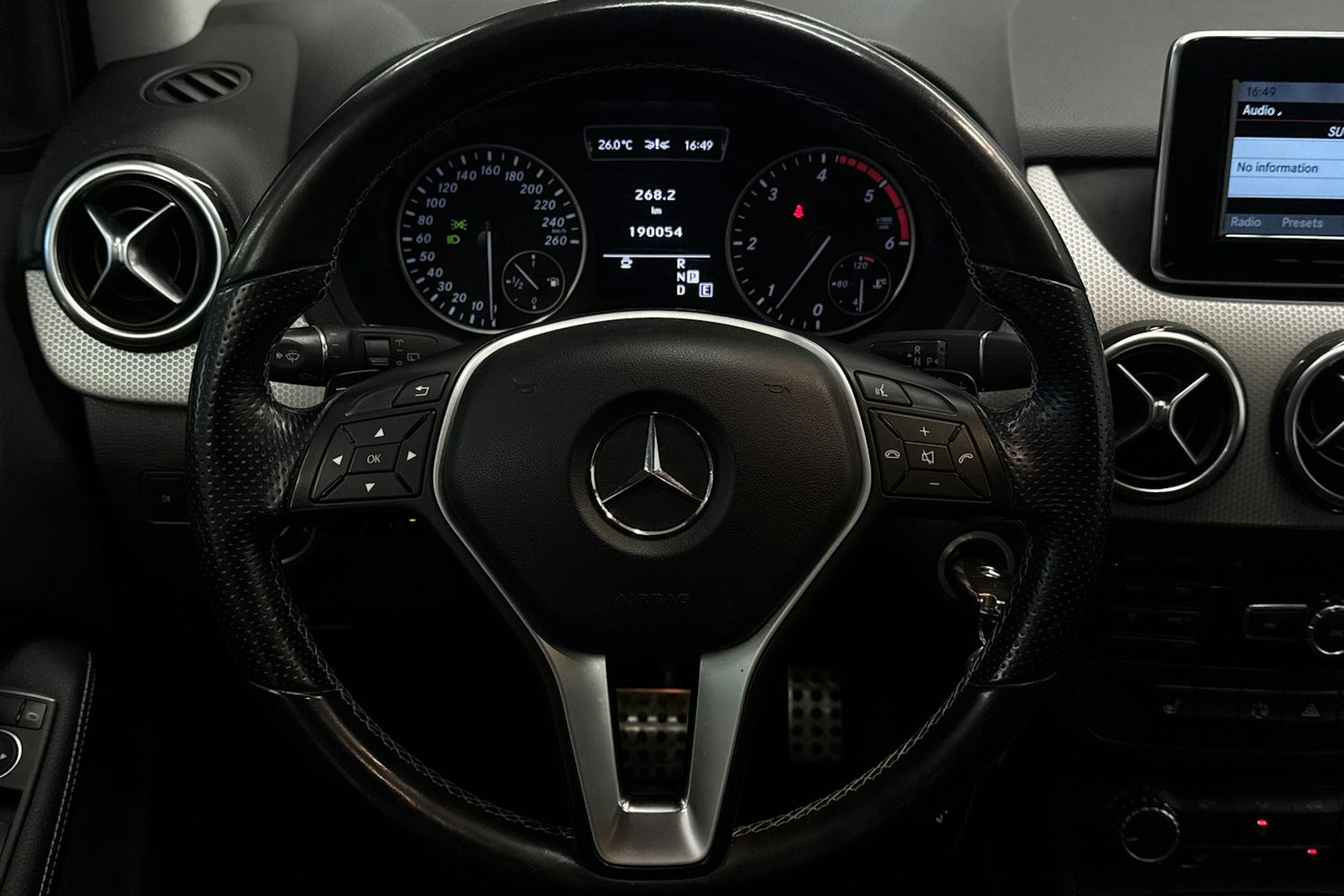 Musta Mercedes-Benz B 2013 kuva 14.
