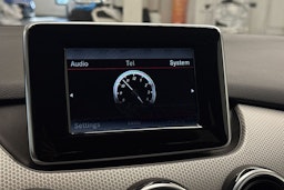 Musta Mercedes-Benz B 2013 kuva 22.