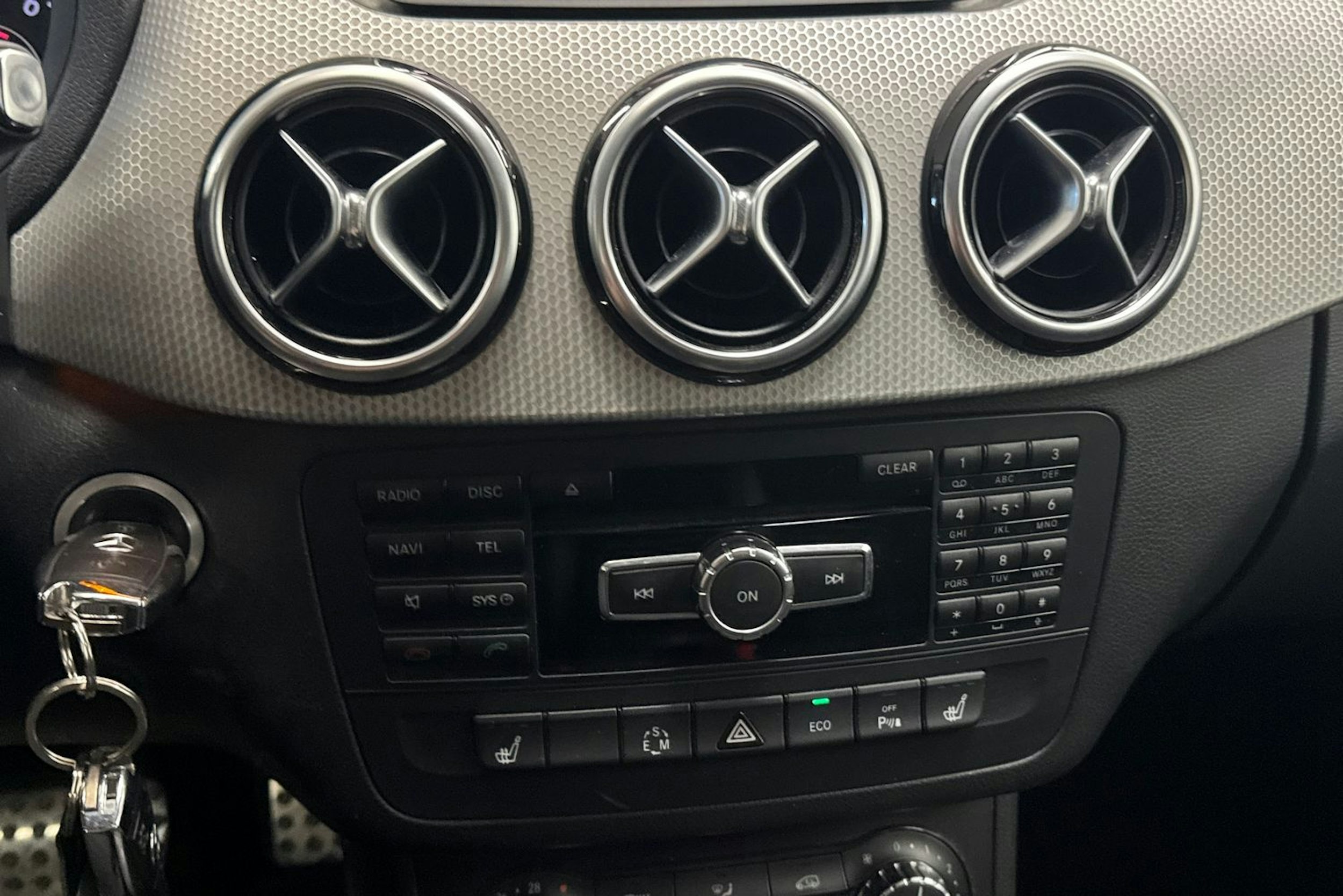 Musta Mercedes-Benz B 2013 kuva 23.