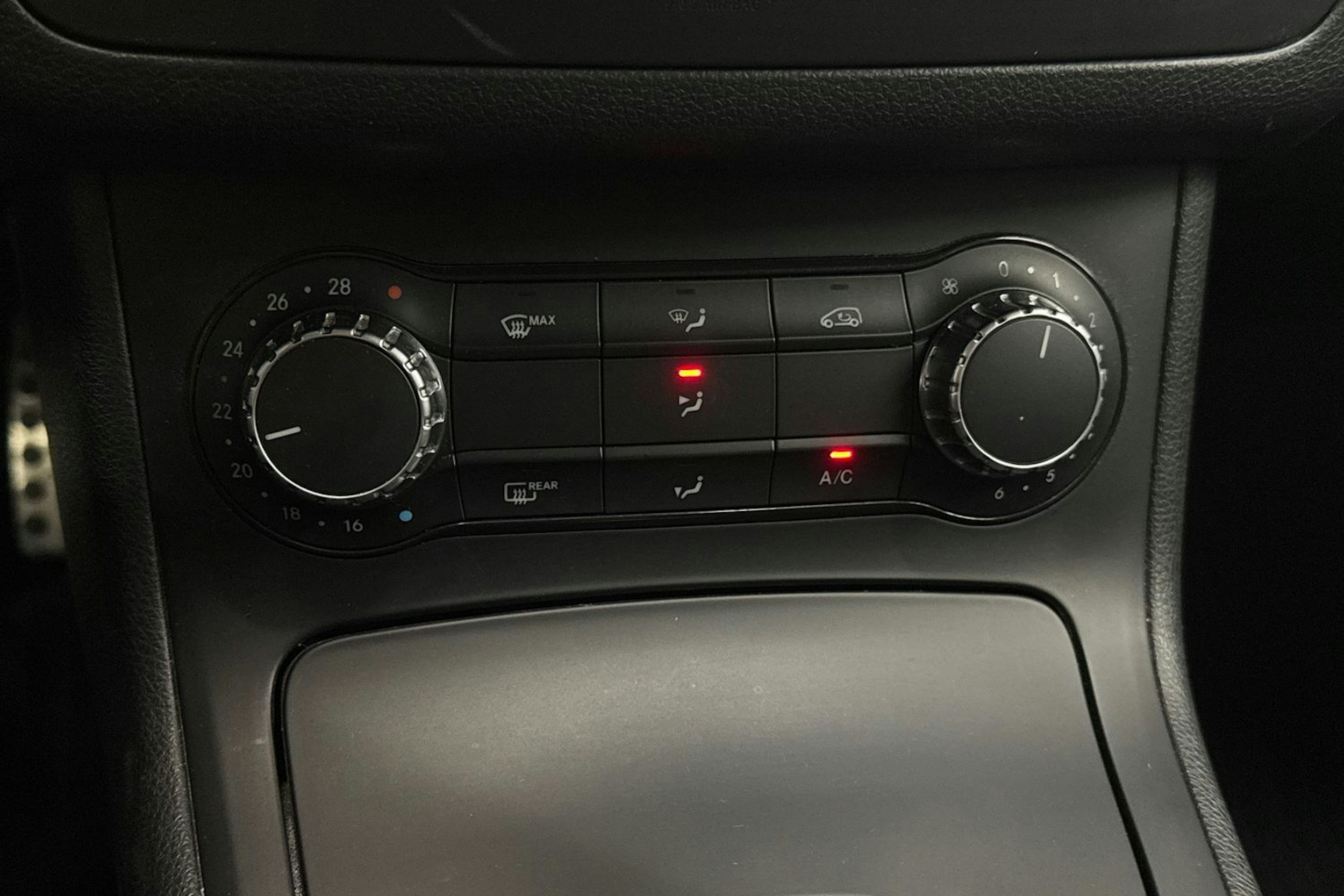 Musta Mercedes-Benz B 2013 kuva 24.