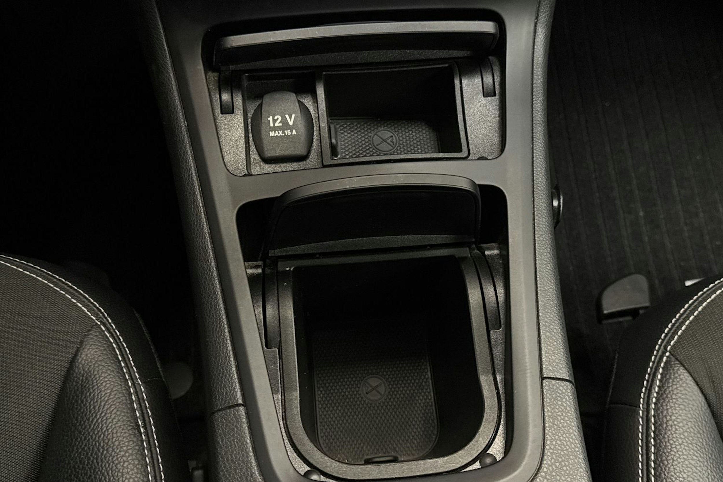 Musta Mercedes-Benz B 2013 kuva 26.