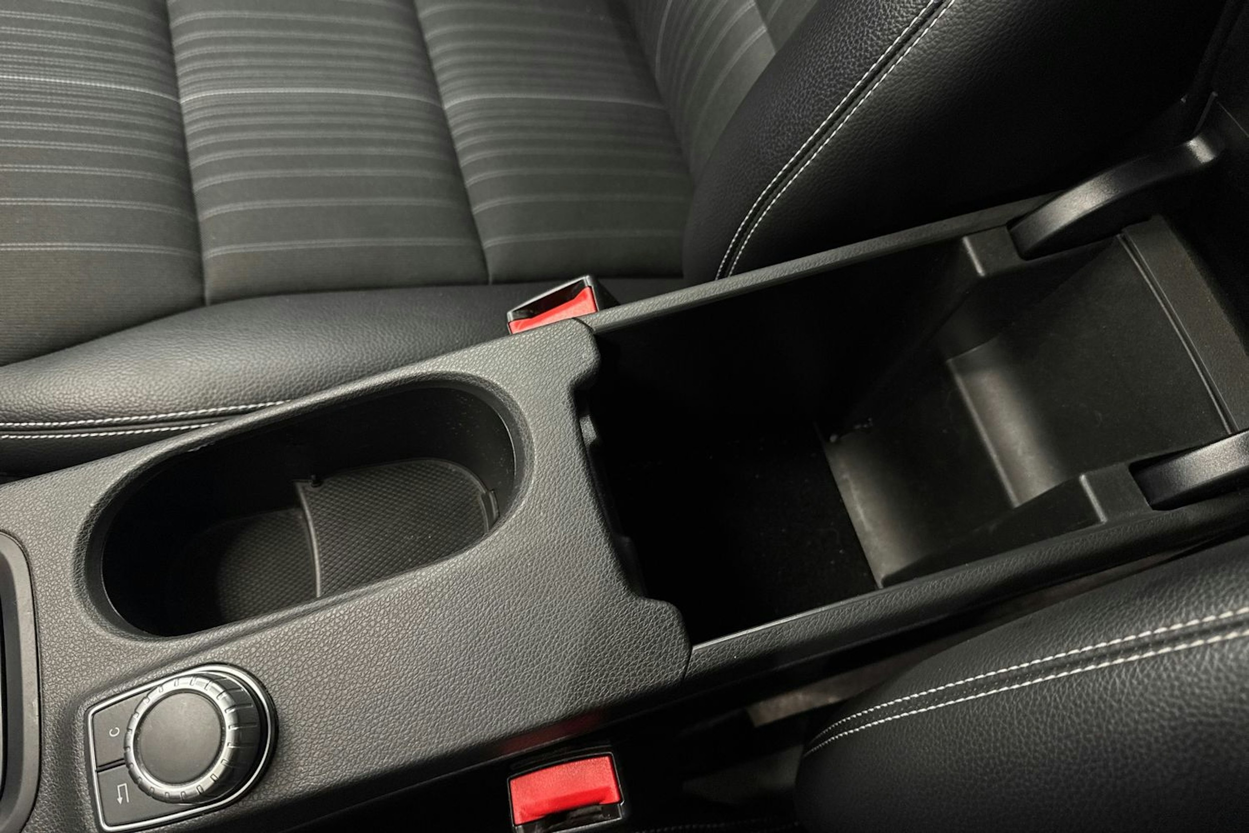 Musta Mercedes-Benz B 2013 kuva 27.