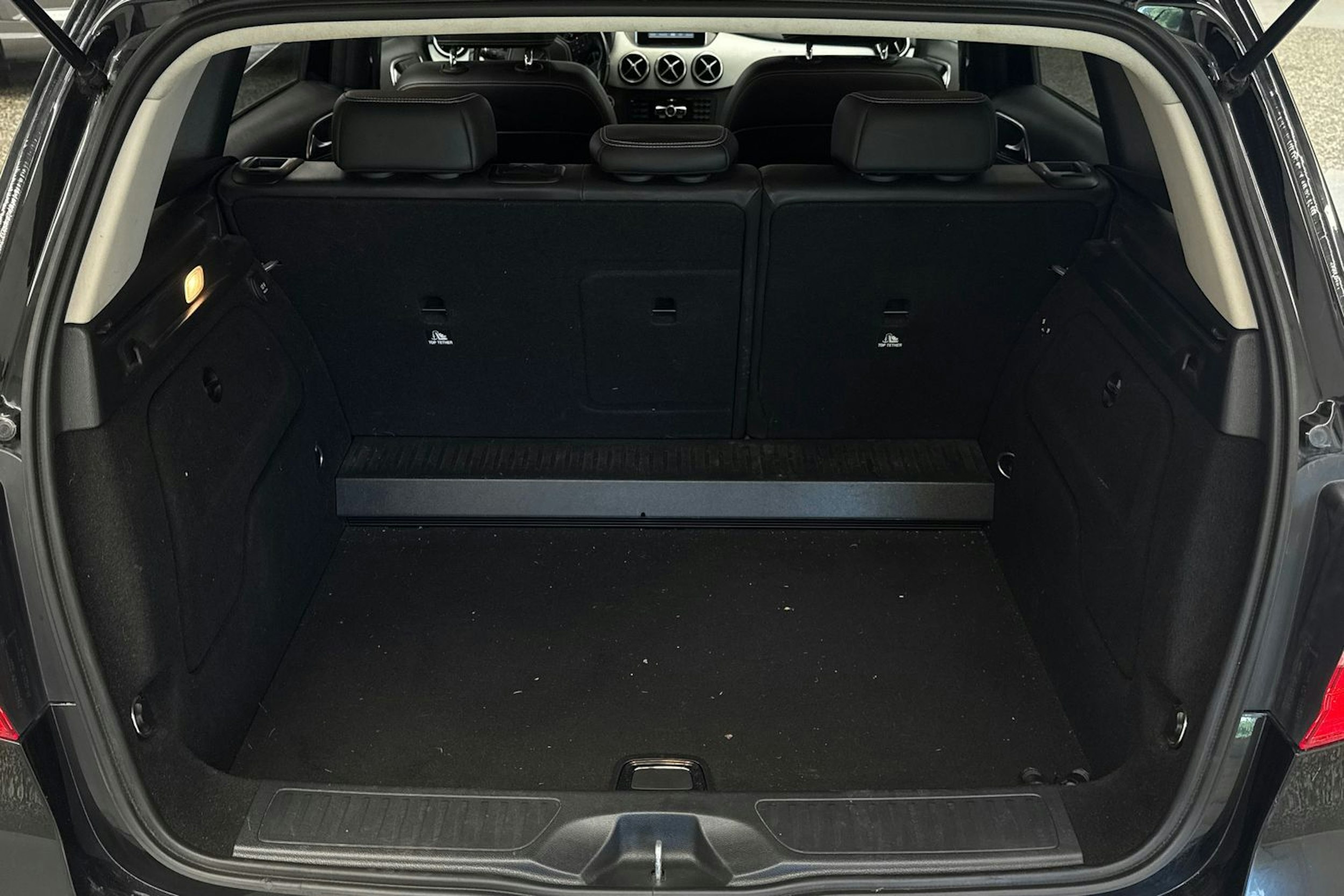 Musta Mercedes-Benz B 2013 kuva 28.