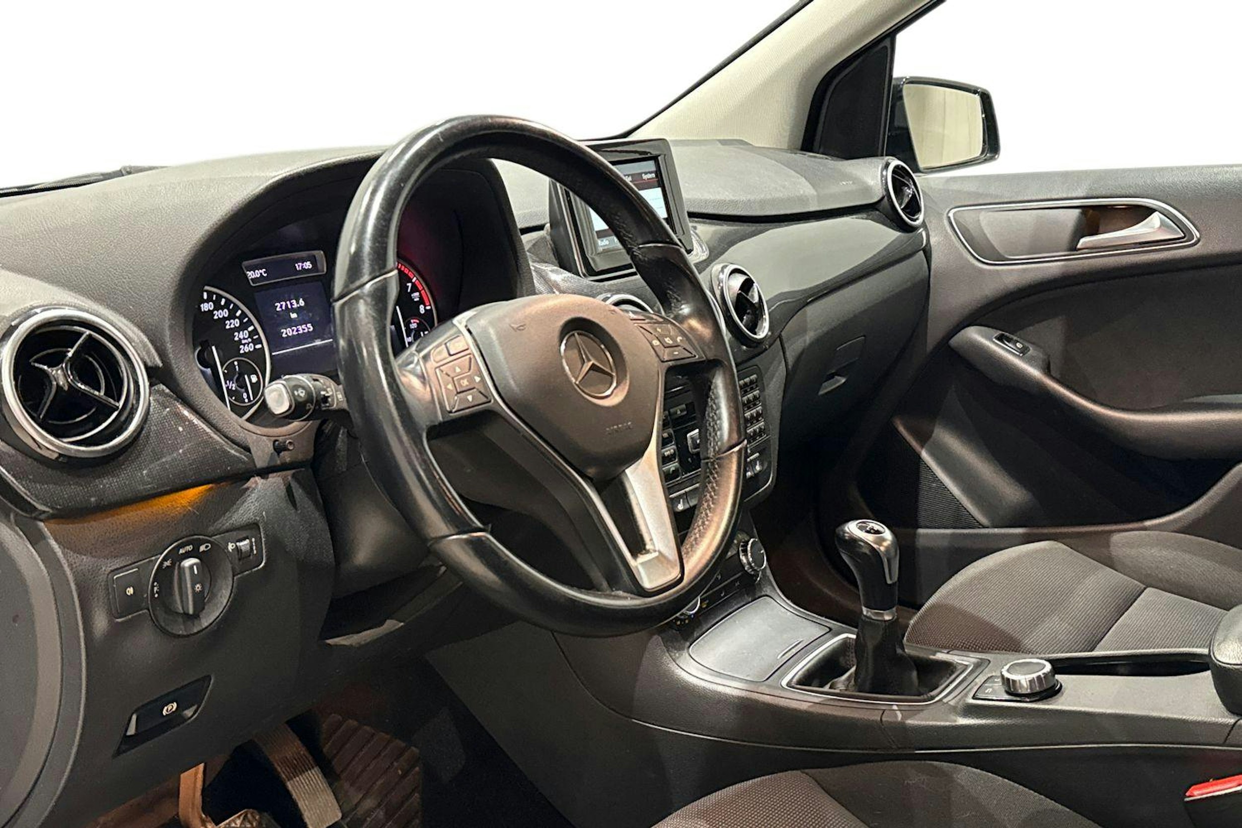 musta Mercedes-Benz B 2013 kuva 7.