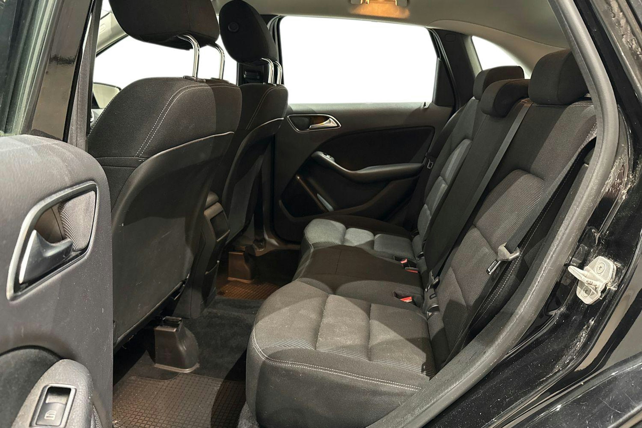 musta Mercedes-Benz B 2013 kuva 10.