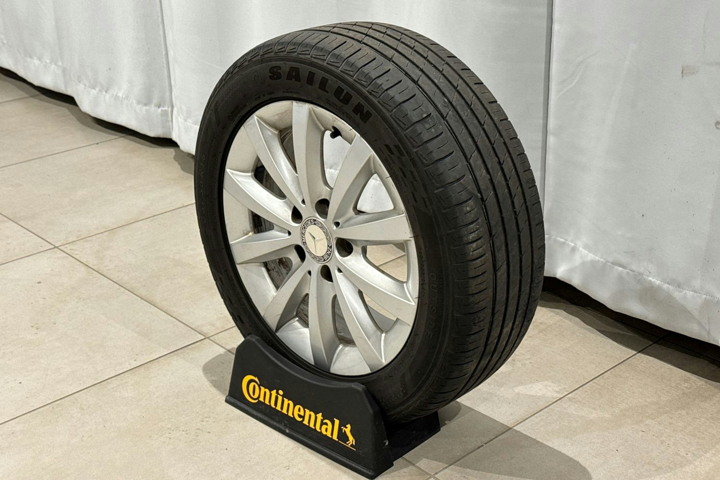 musta Mercedes-Benz B 2013 kuva 14.