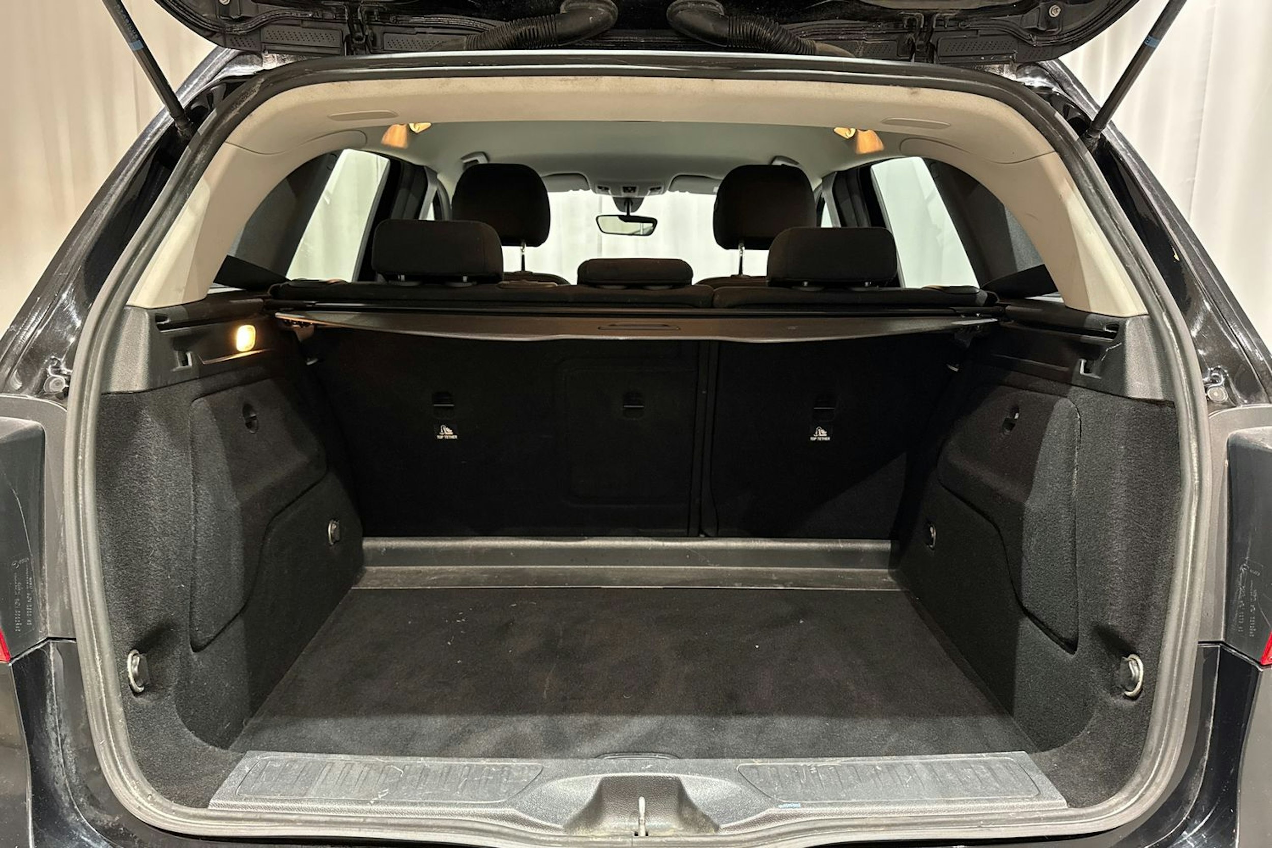 musta Mercedes-Benz B 2013 kuva 15.