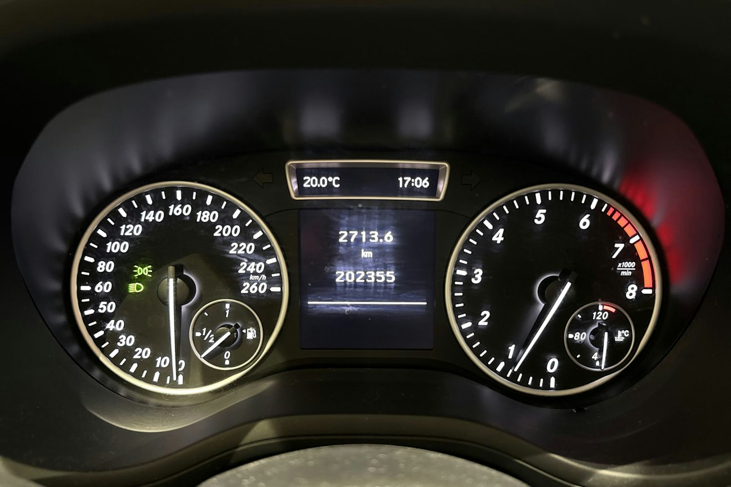 musta Mercedes-Benz B 2013 kuva 18.