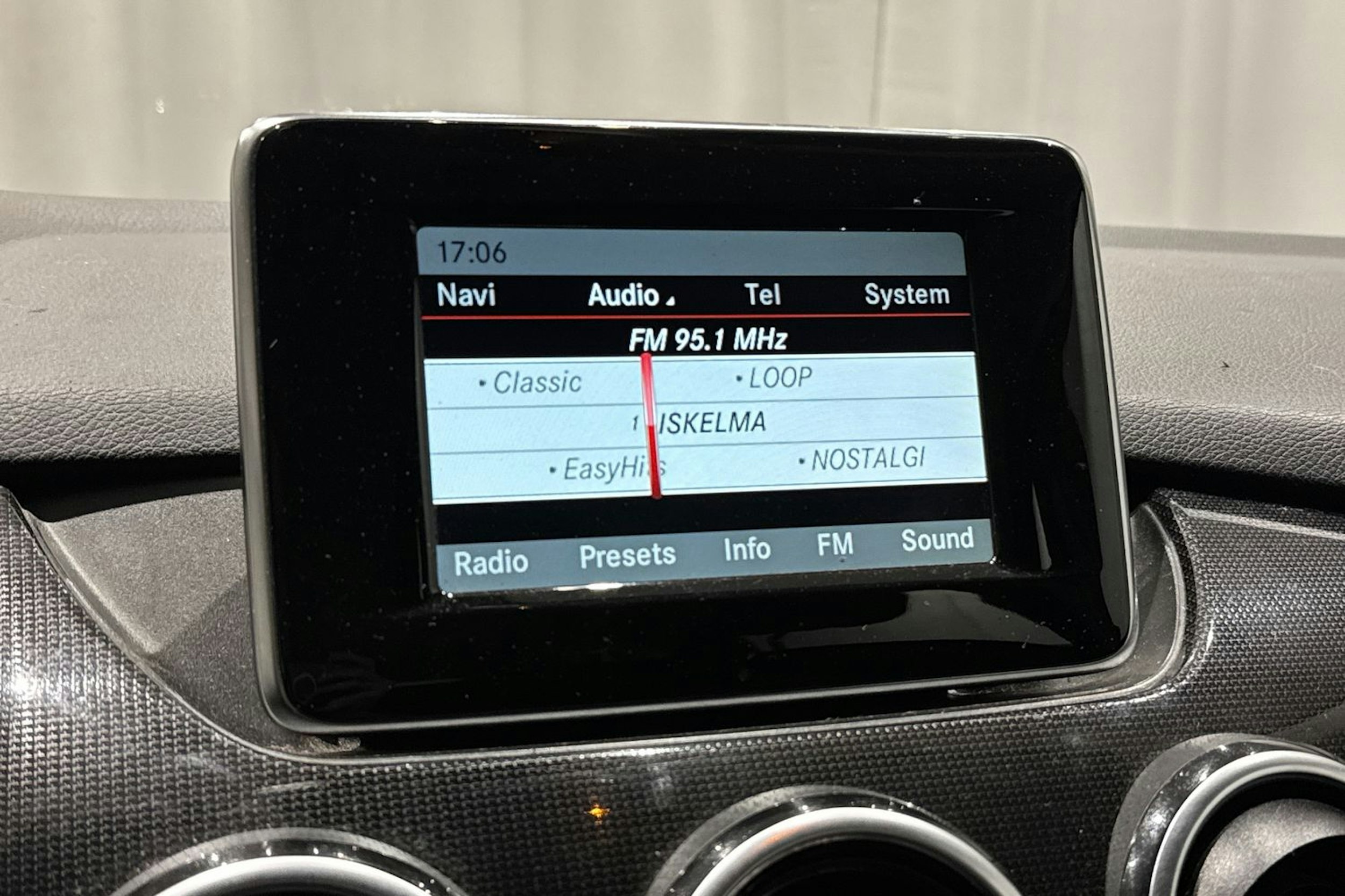 musta Mercedes-Benz B 2013 kuva 20.