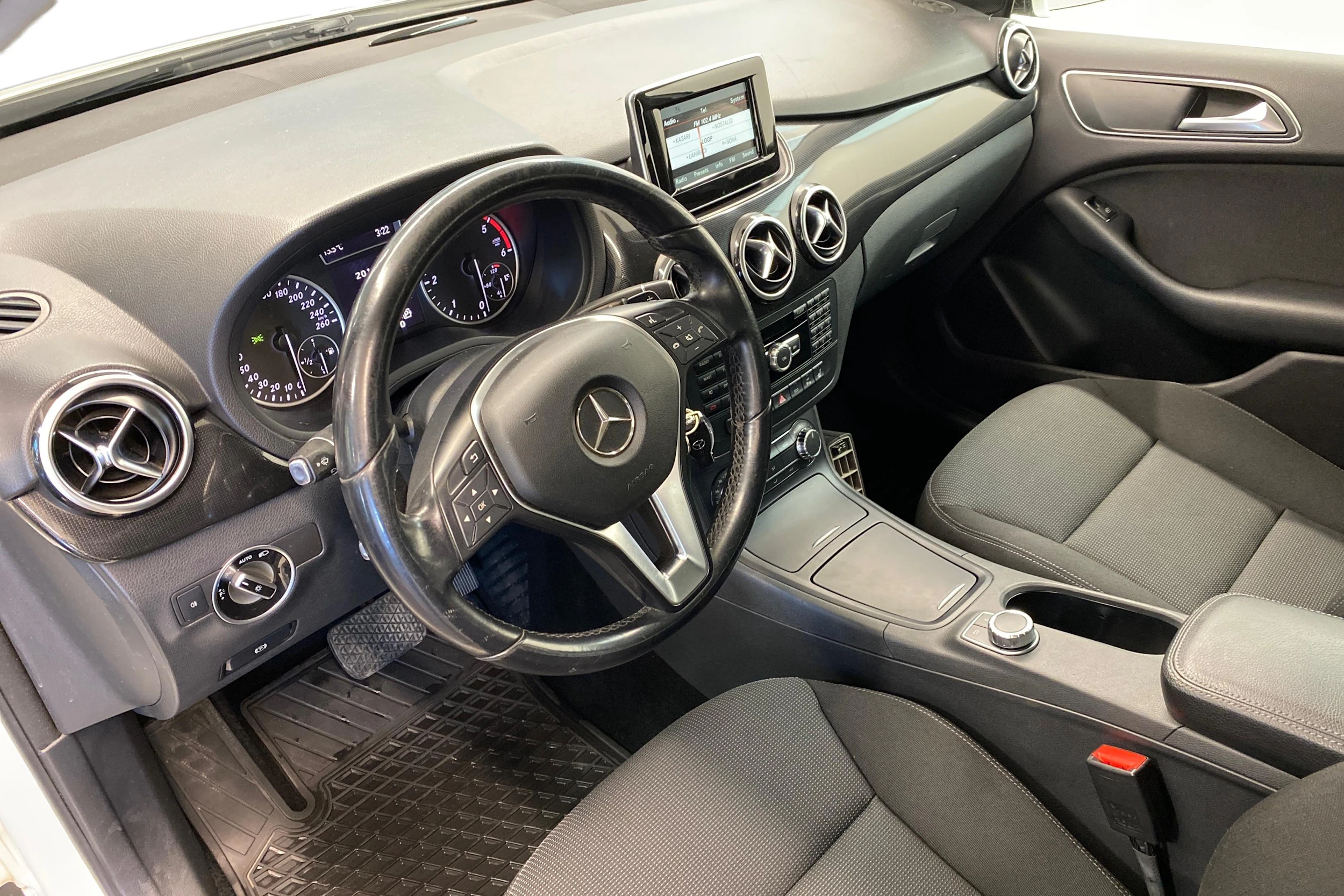 valkoinen Mercedes-Benz B 2014 kuva 8.