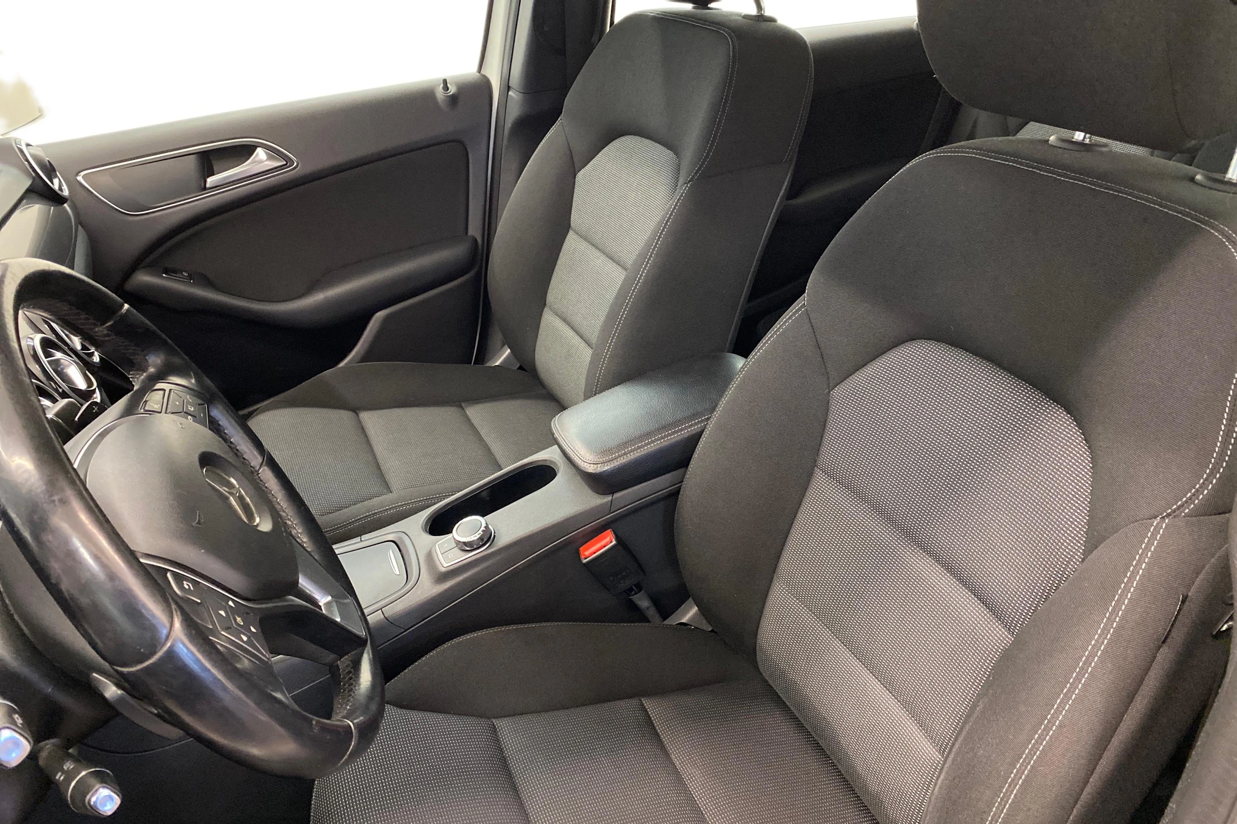 valkoinen Mercedes-Benz B 2014 kuva 11.