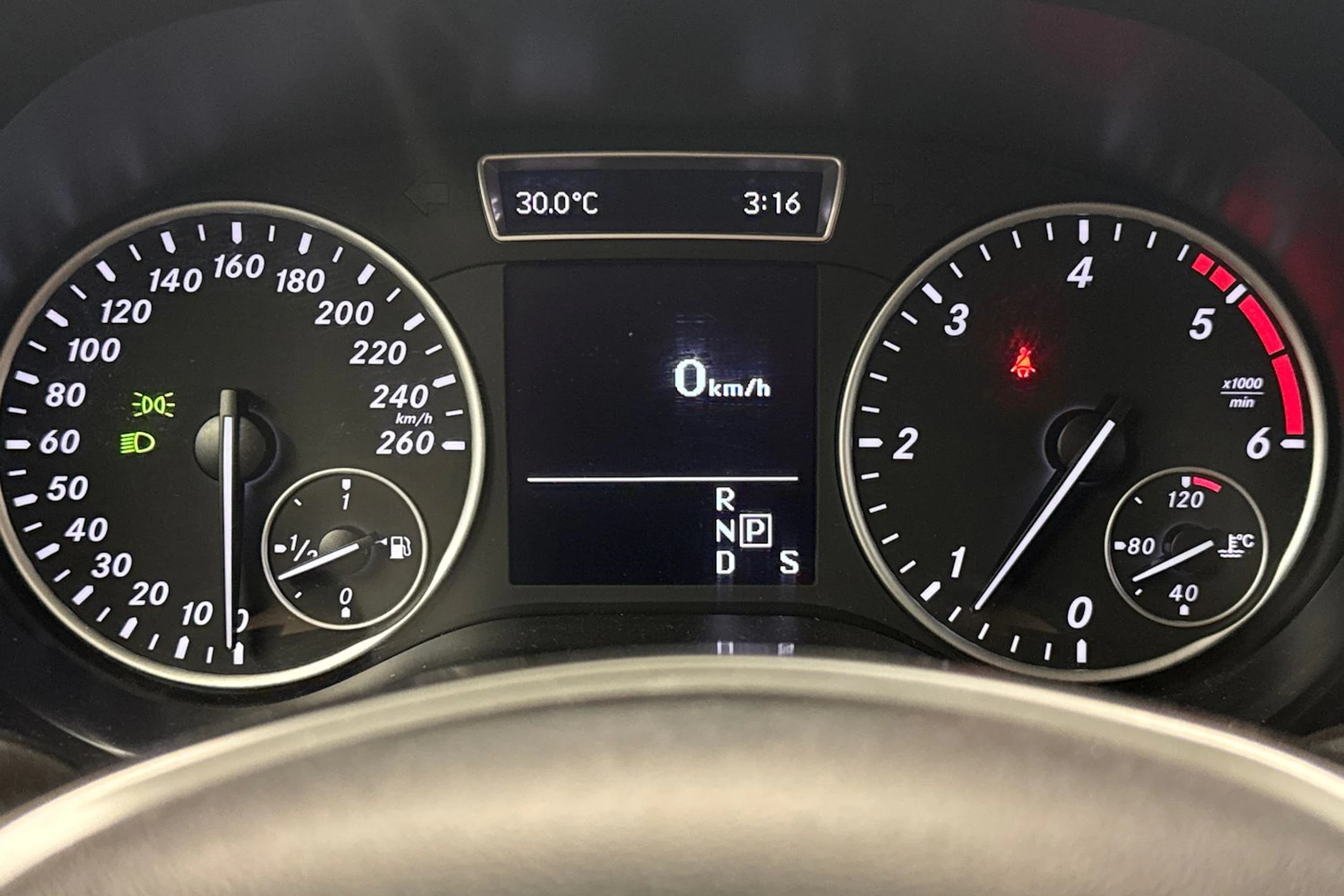 valkoinen Mercedes-Benz B 2014 kuva 35.