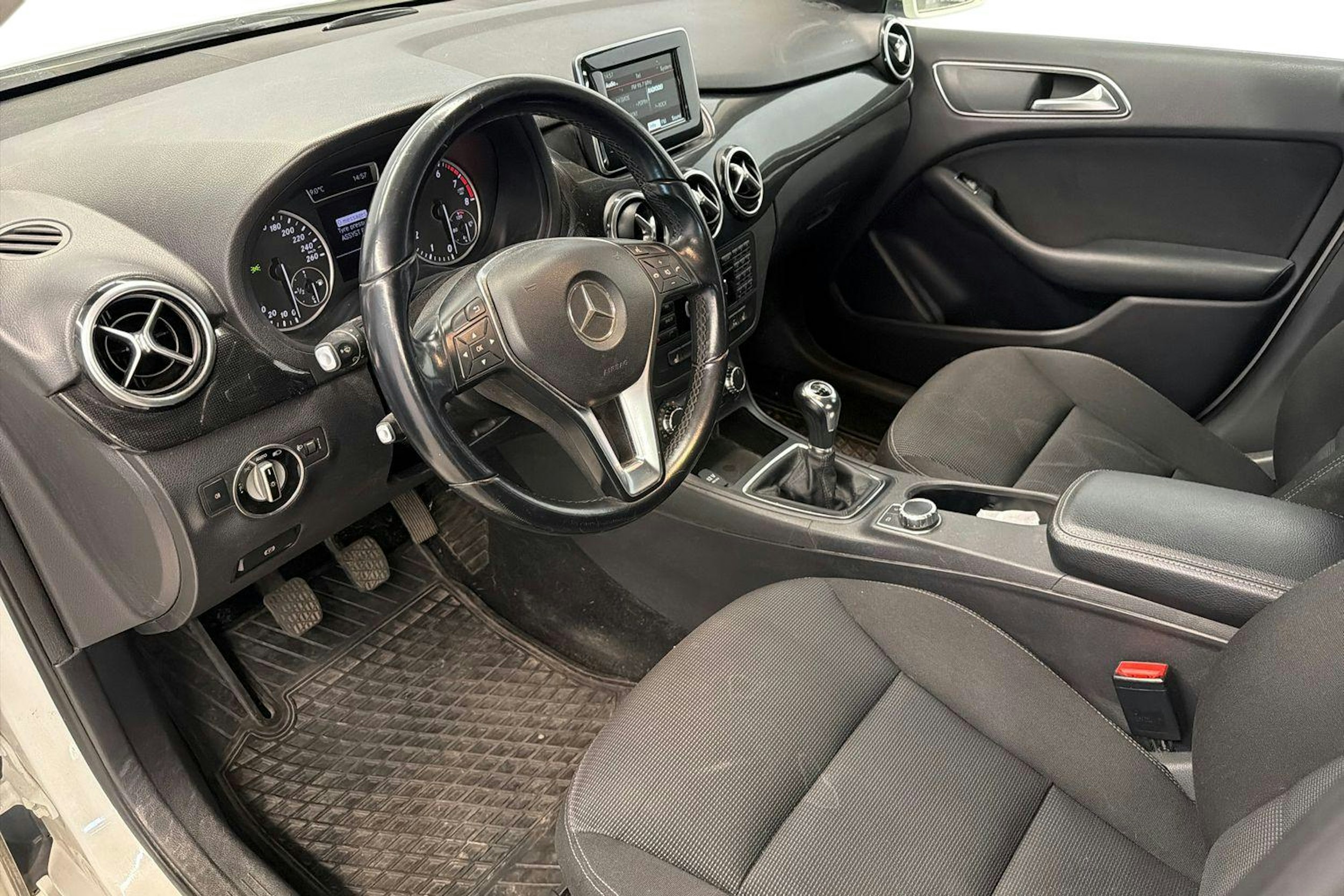 valkoinen Mercedes-Benz B 2014 kuva 3.
