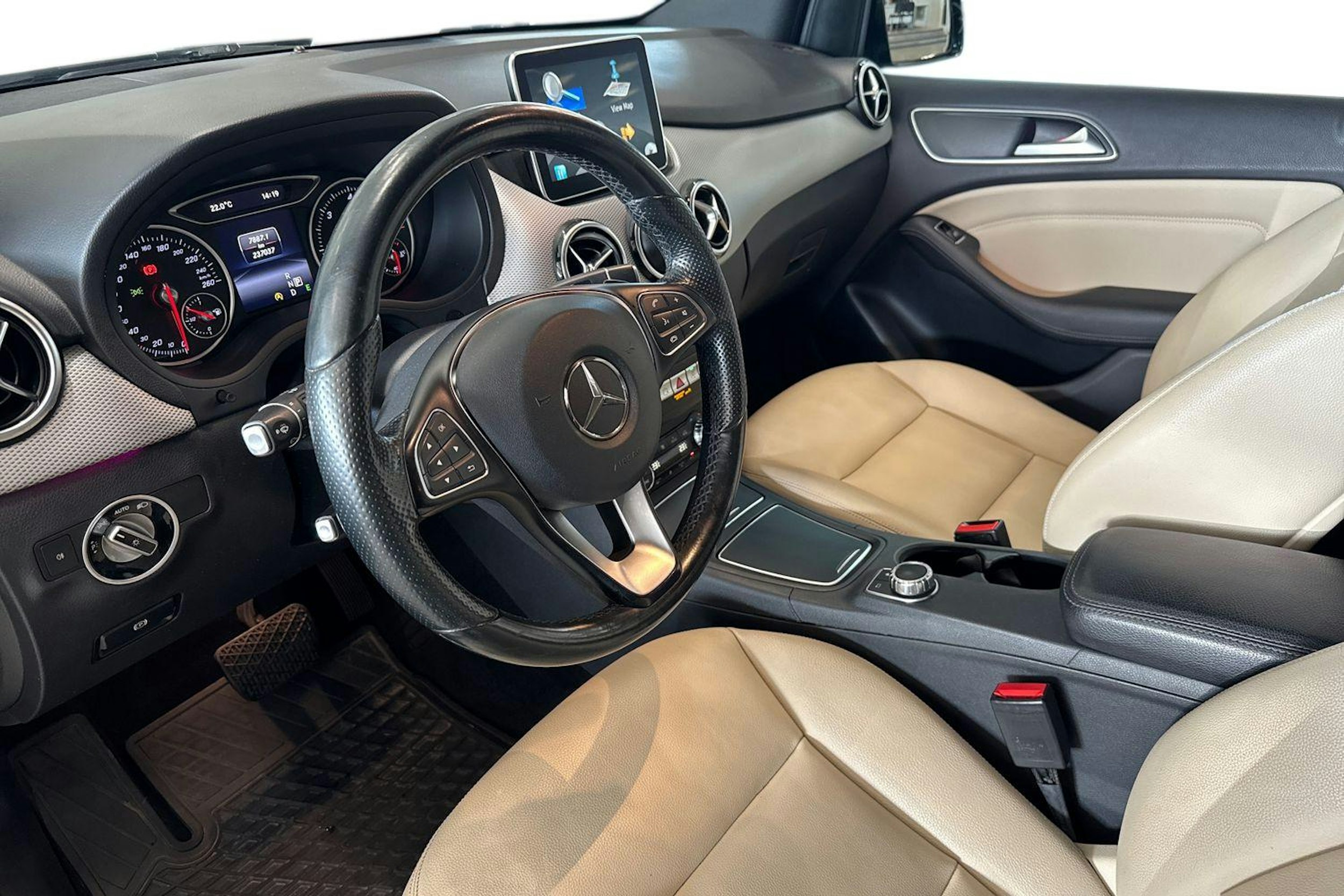 musta Mercedes-Benz B 2014 kuva 7.