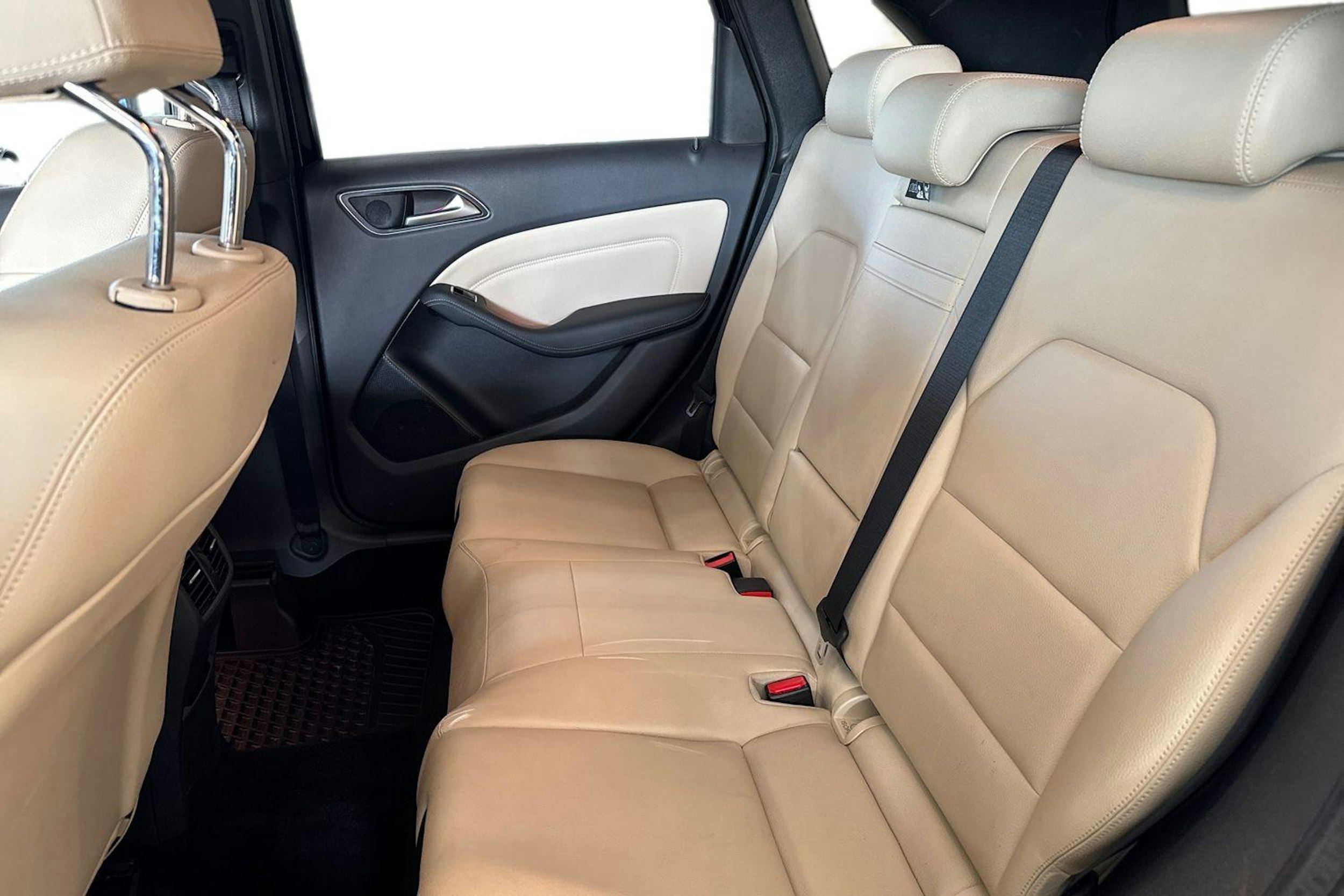 musta Mercedes-Benz B 2014 kuva 10.