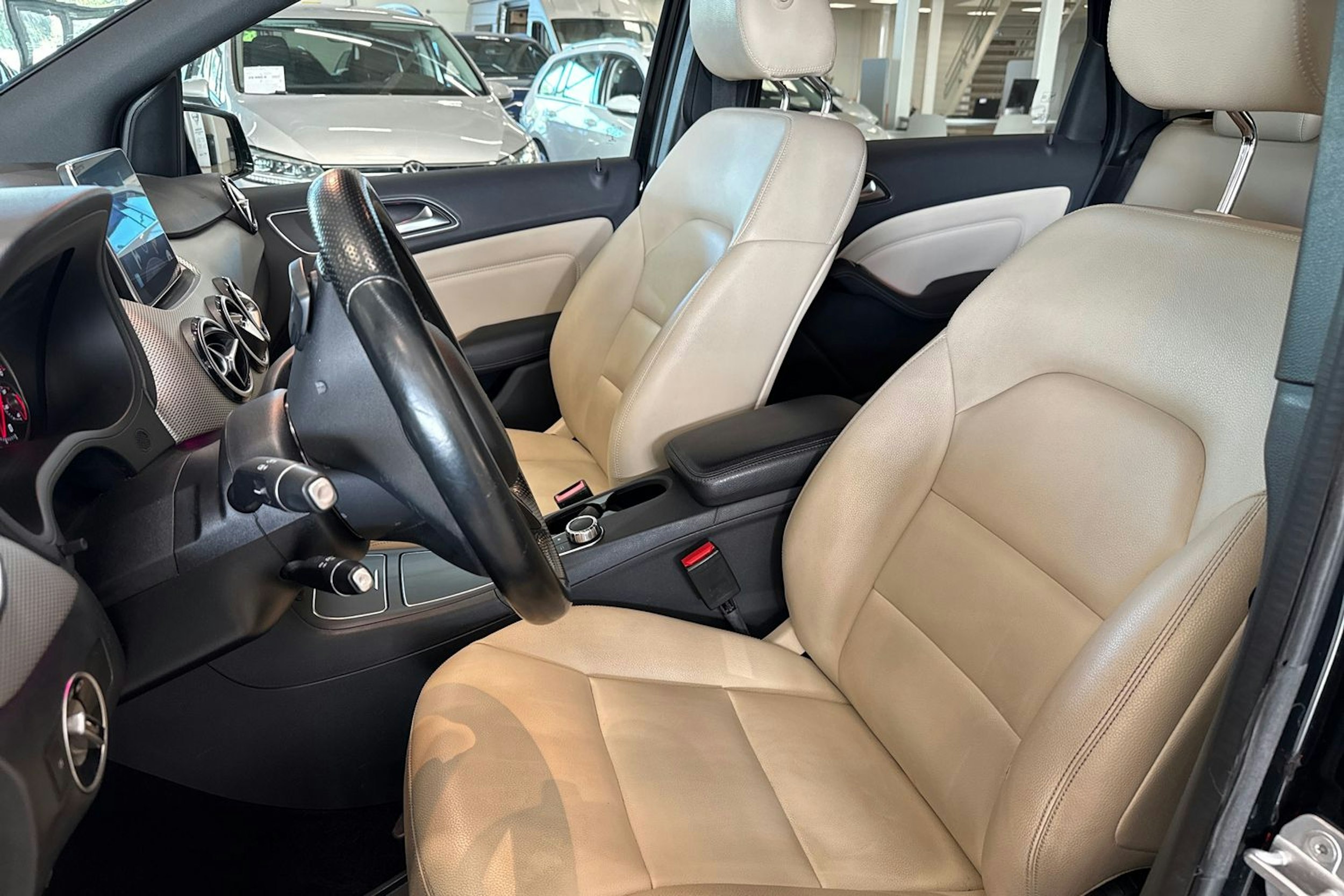 musta Mercedes-Benz B 2014 kuva 14.
