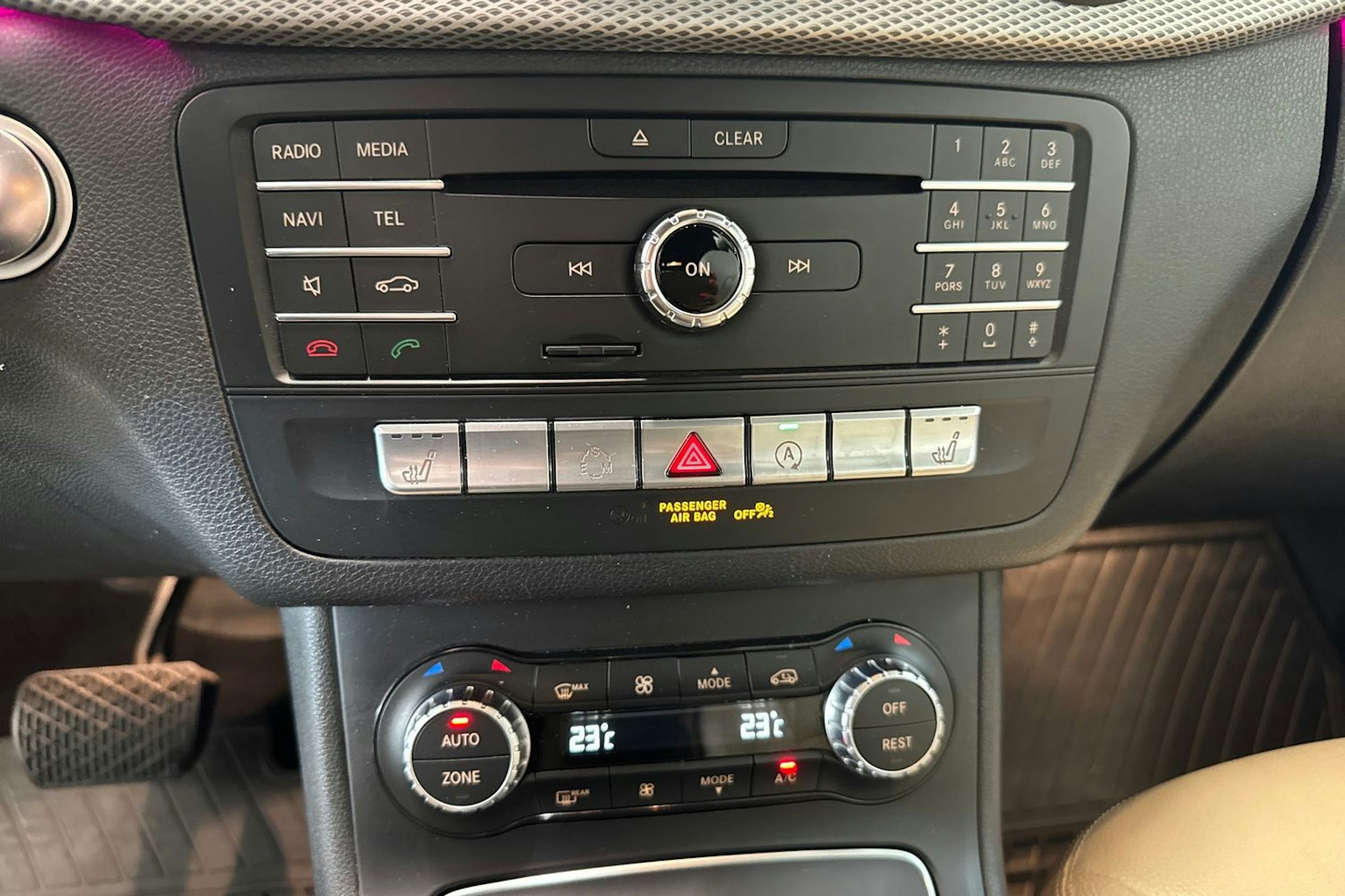 musta Mercedes-Benz B 2014 kuva 16.