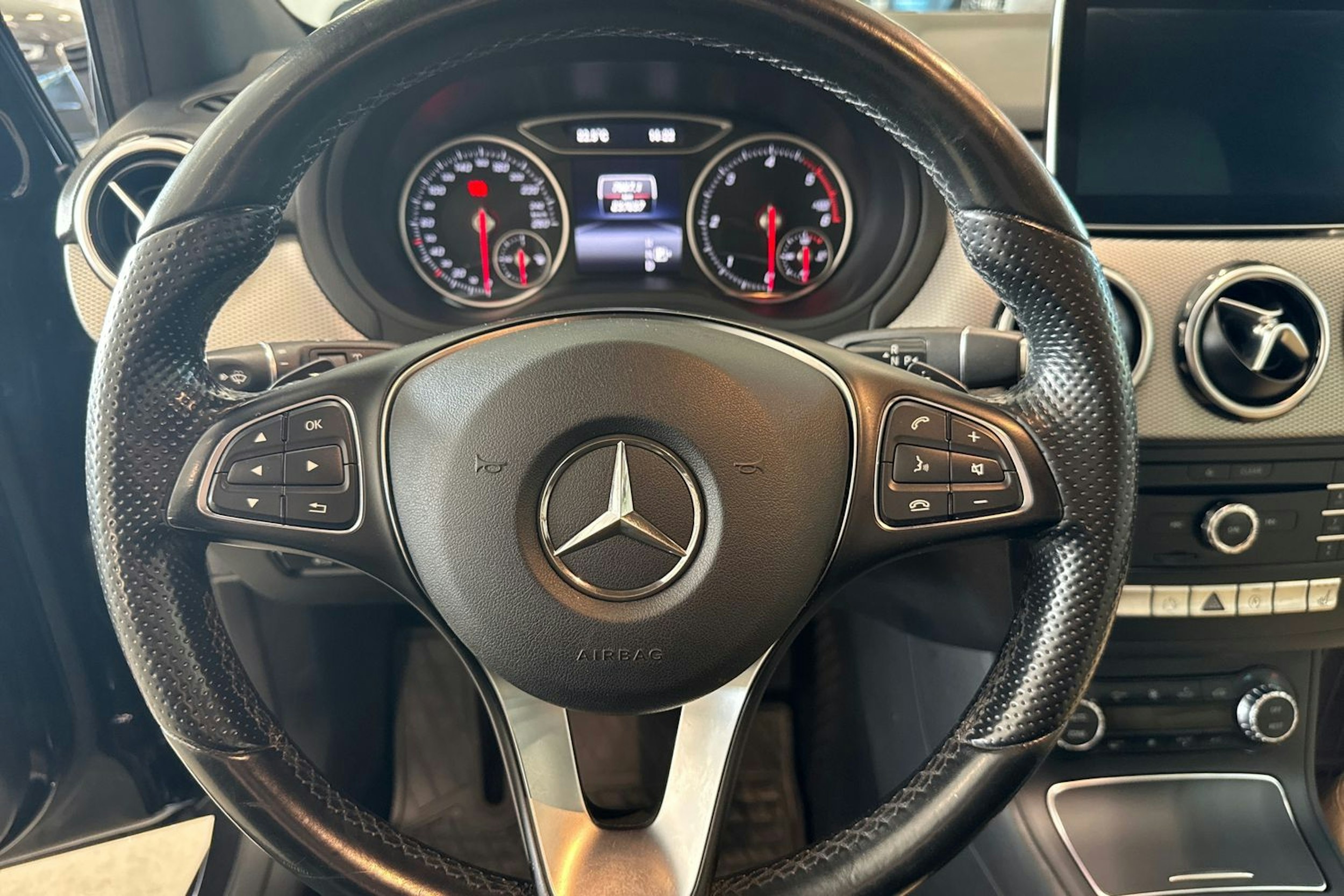 musta Mercedes-Benz B 2014 kuva 20.