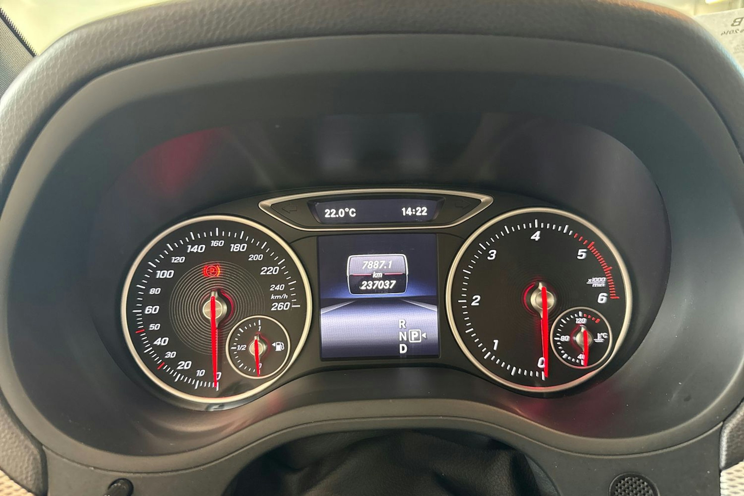 musta Mercedes-Benz B 2014 kuva 22.