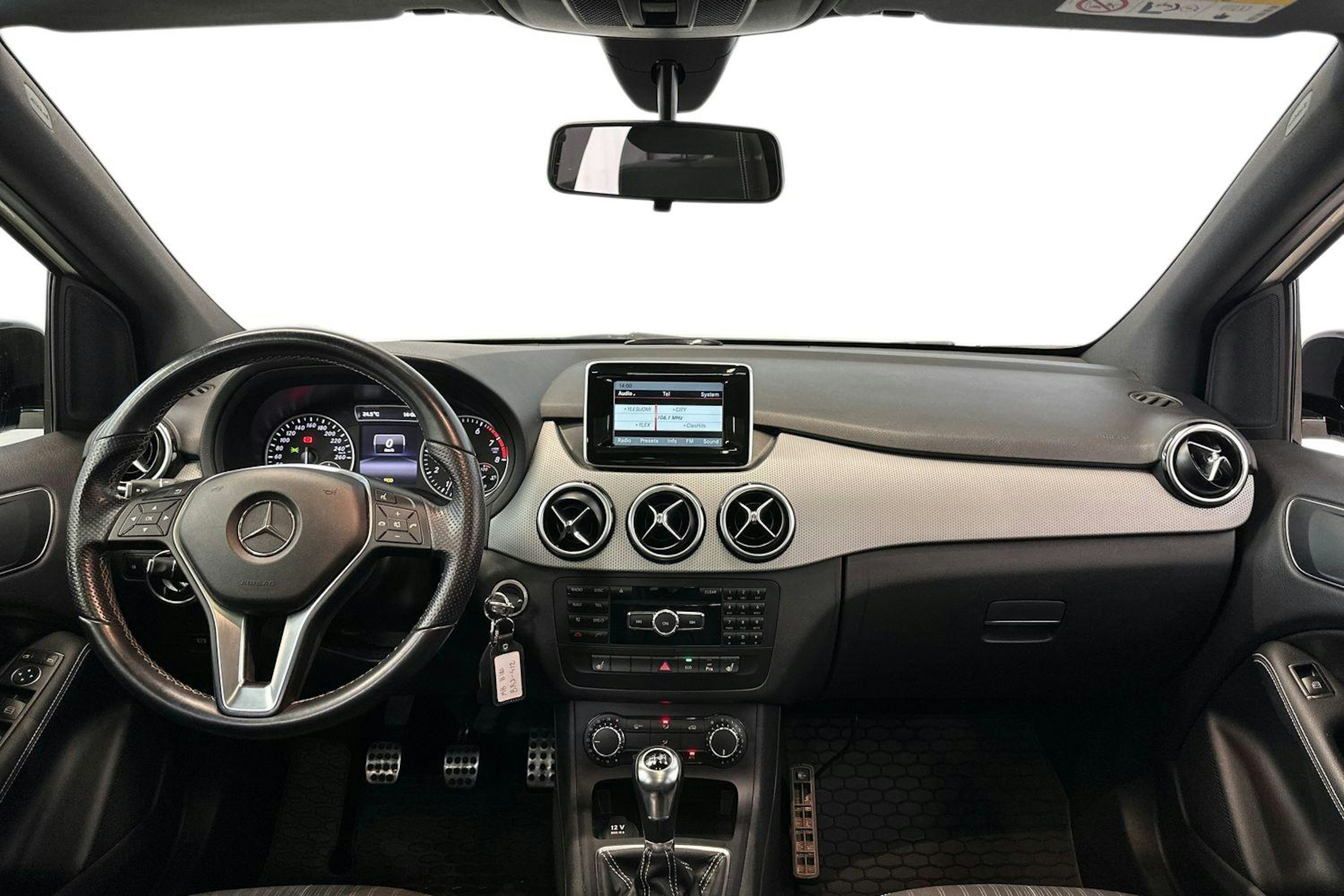 valkoinen Mercedes-Benz B 2015 kuva 9.