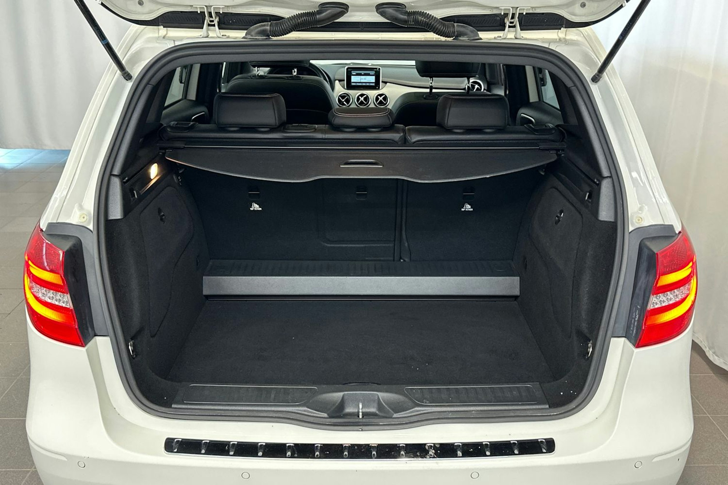 valkoinen Mercedes-Benz B 2015 kuva 16.