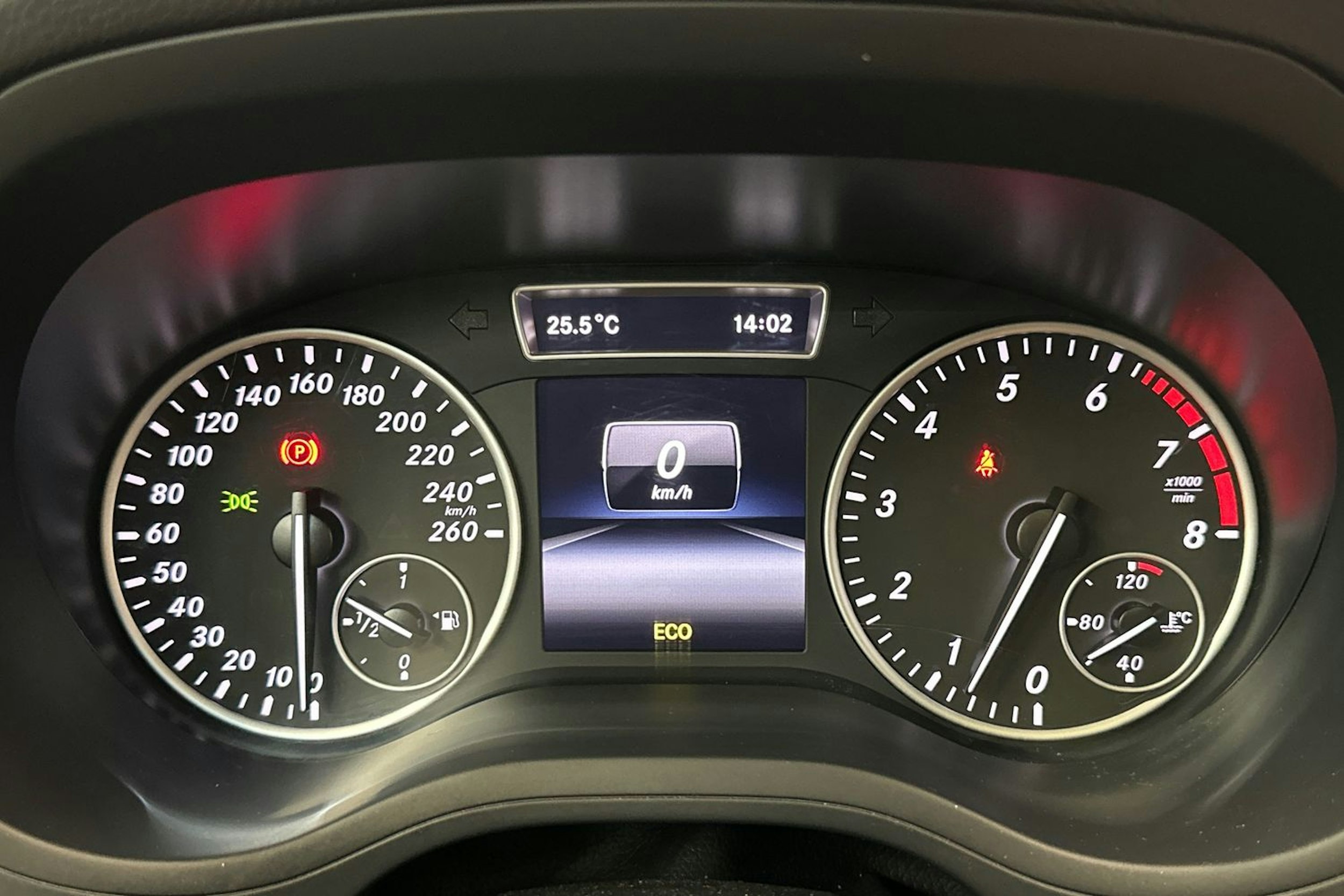 valkoinen Mercedes-Benz B 2015 kuva 22.