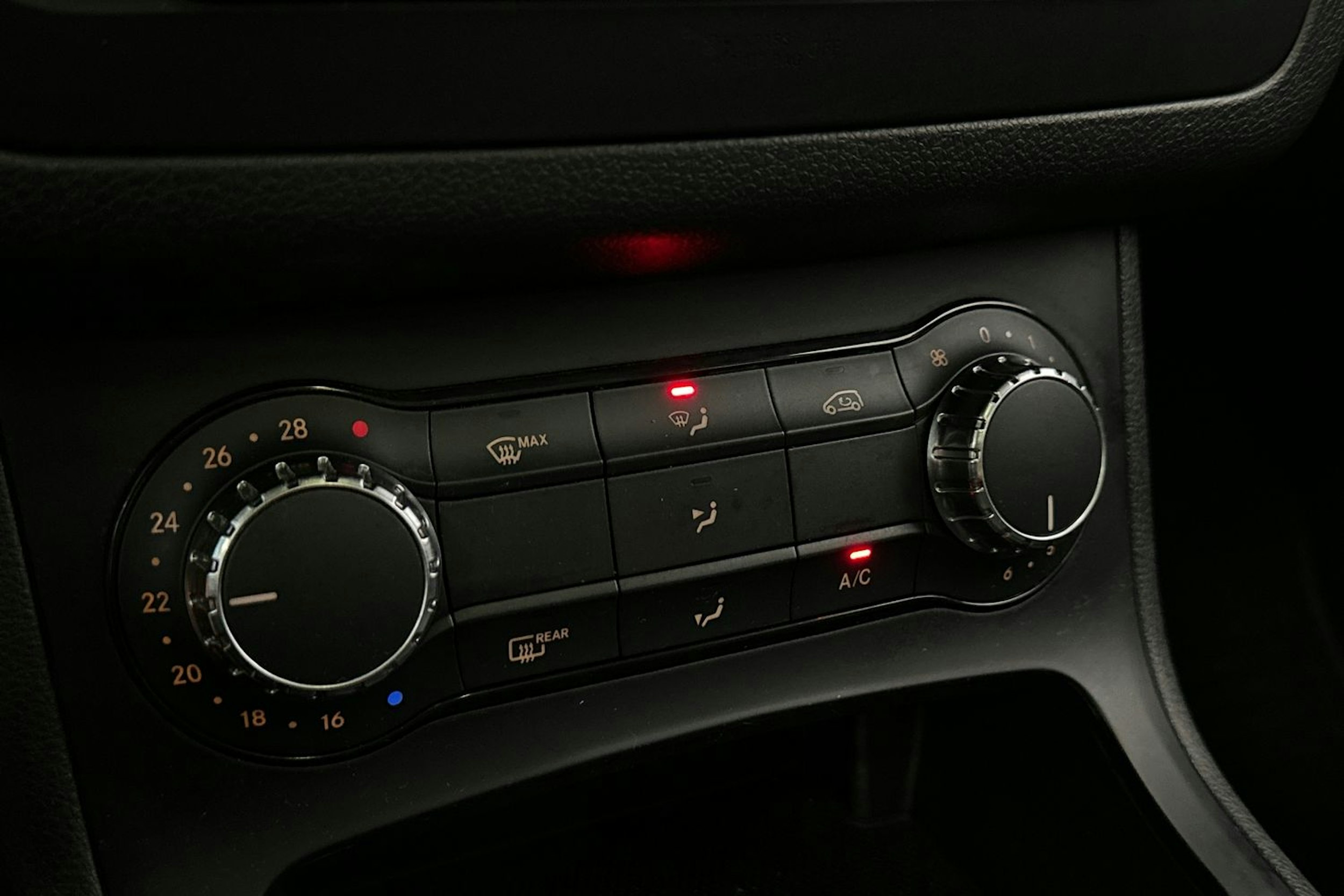 valkoinen Mercedes-Benz B 2015 kuva 24.