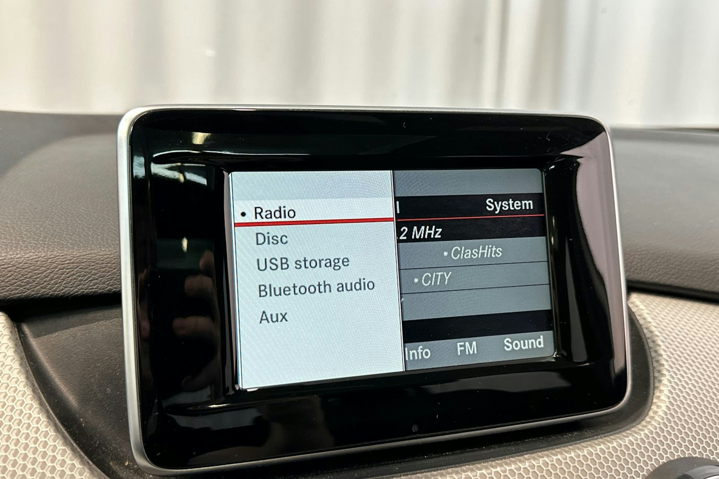 valkoinen Mercedes-Benz B 2015 kuva 27.