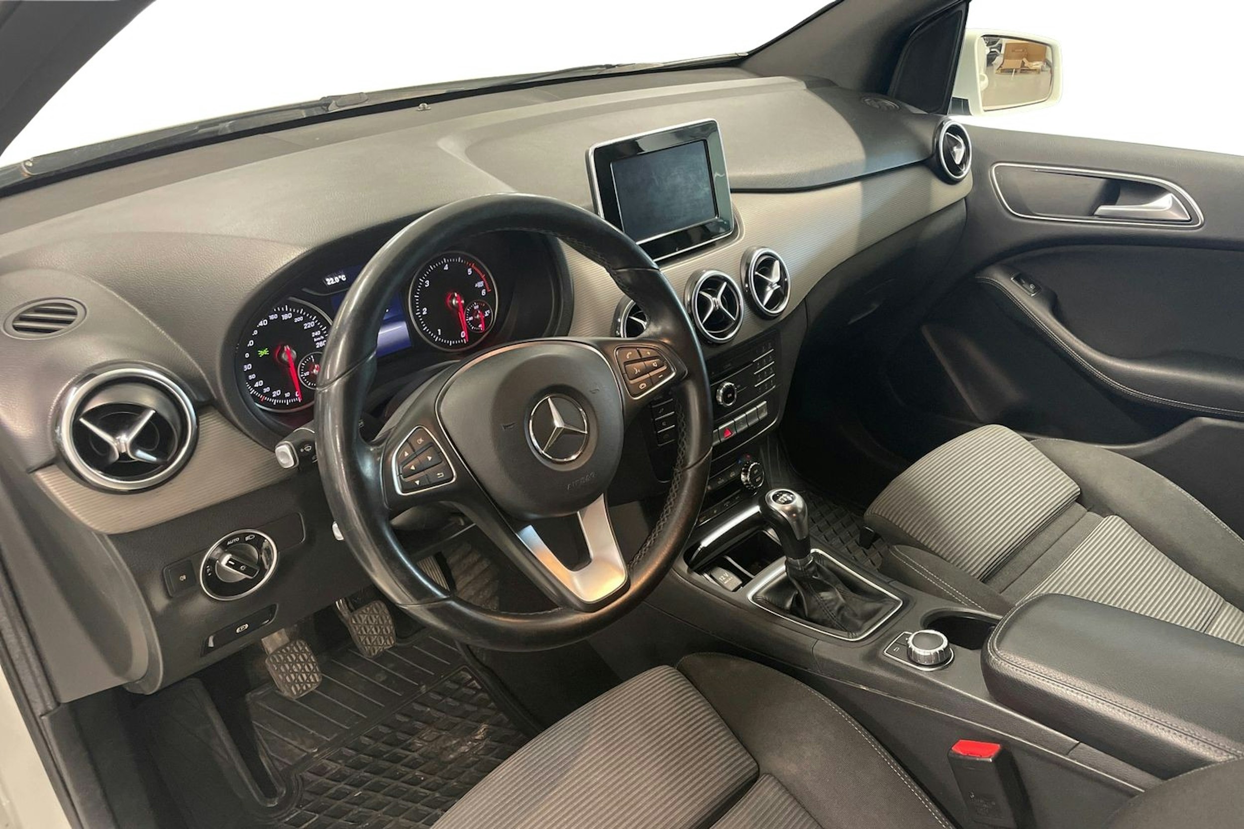 valkoinen Mercedes-Benz B 2016 kuva 7.