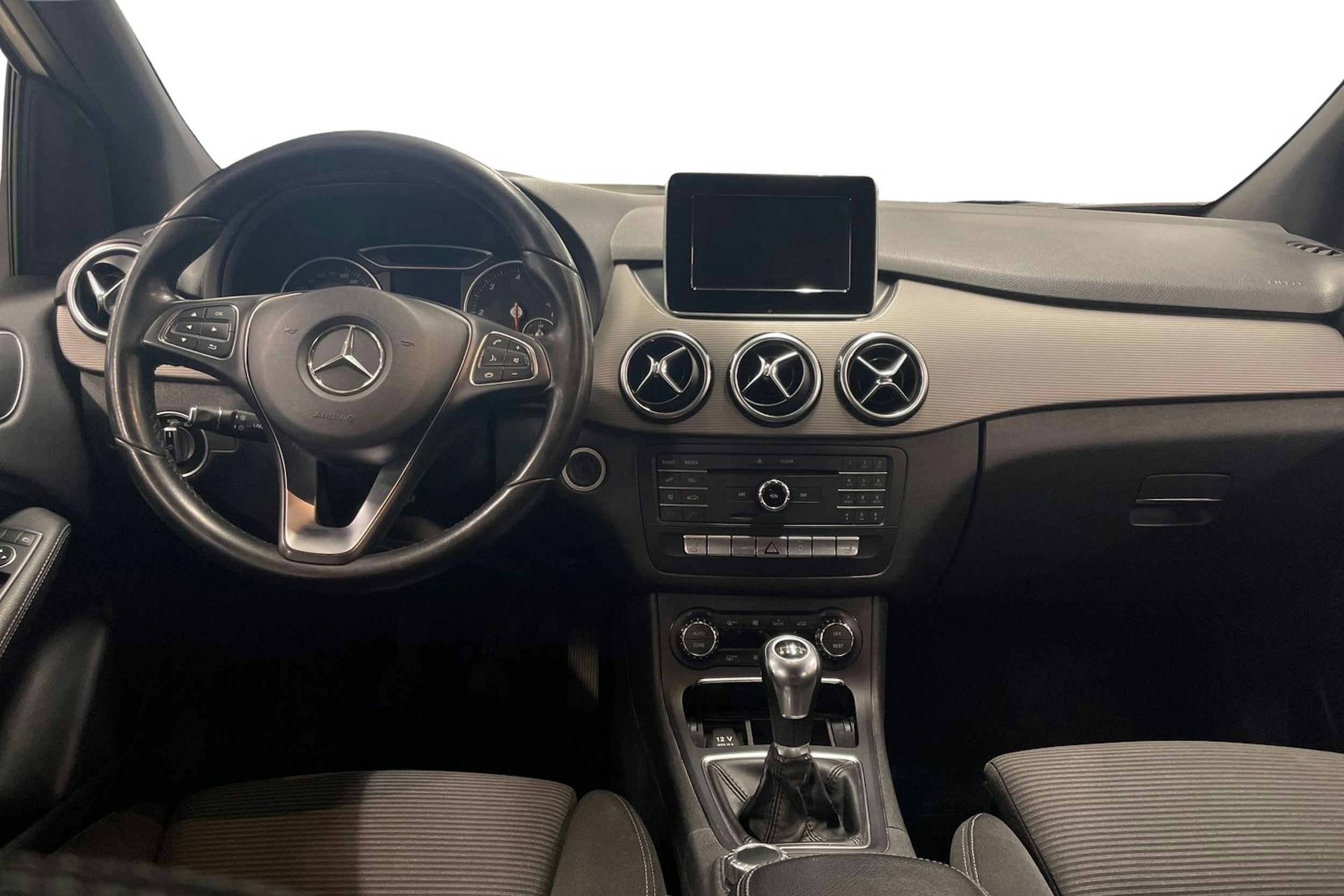 valkoinen Mercedes-Benz B 2016 kuva 9.