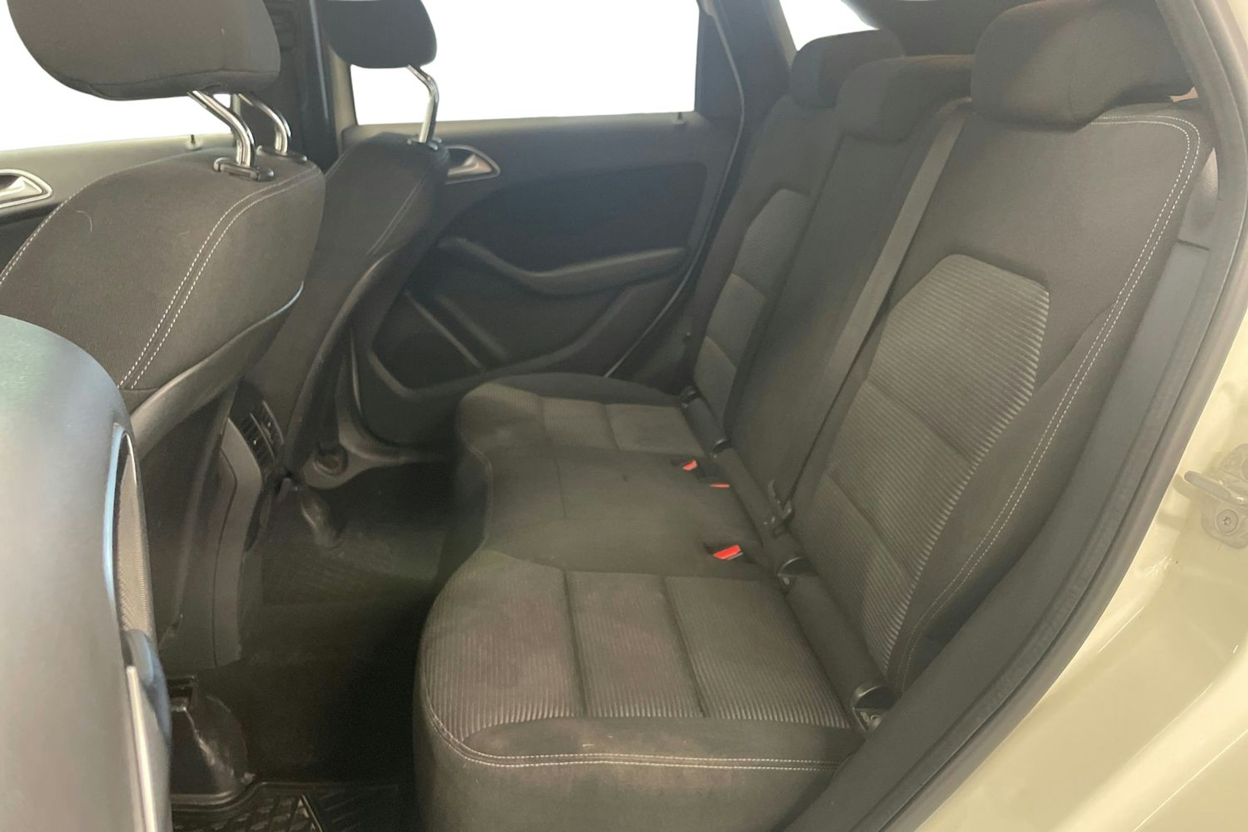 valkoinen Mercedes-Benz B 2016 kuva 10.