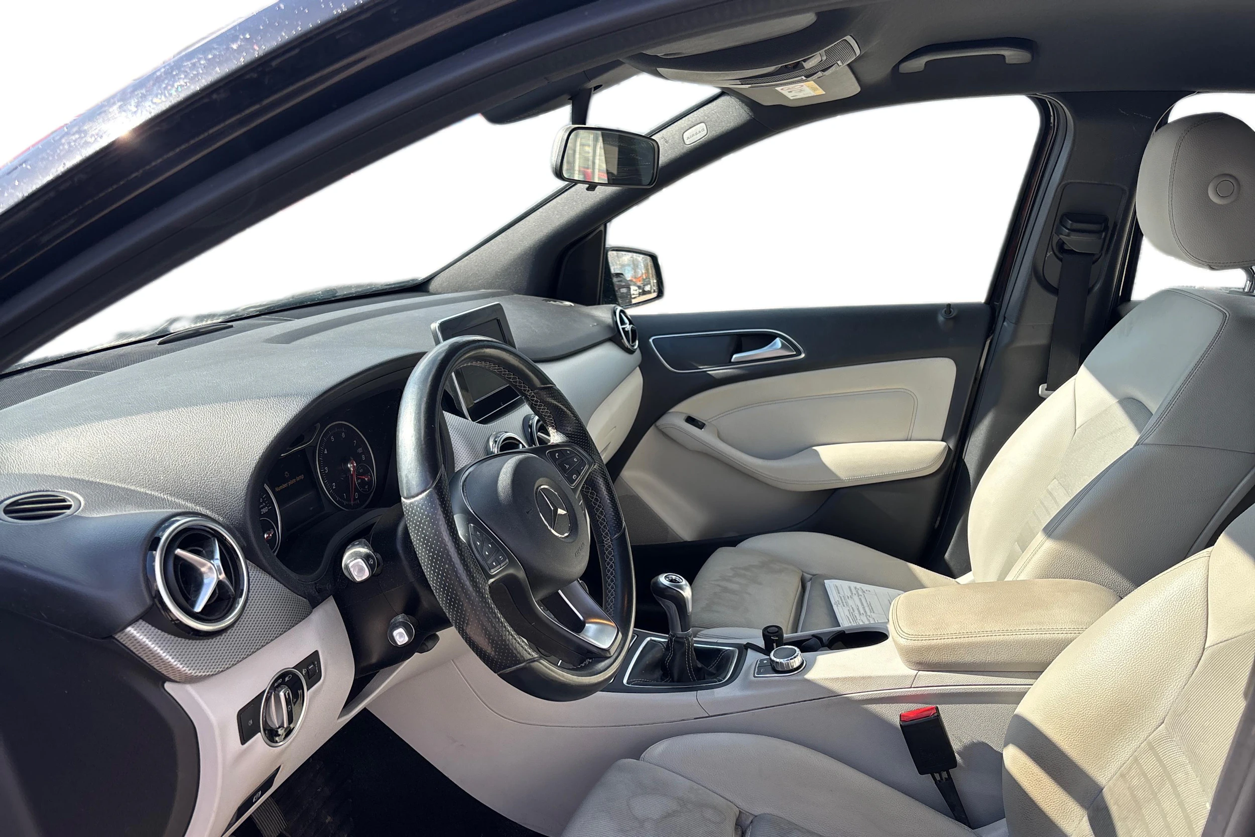 musta Mercedes-Benz B 2016 kuva 3.