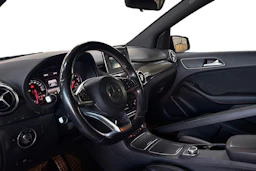 punainen Mercedes-Benz B 2016 kuva 3.