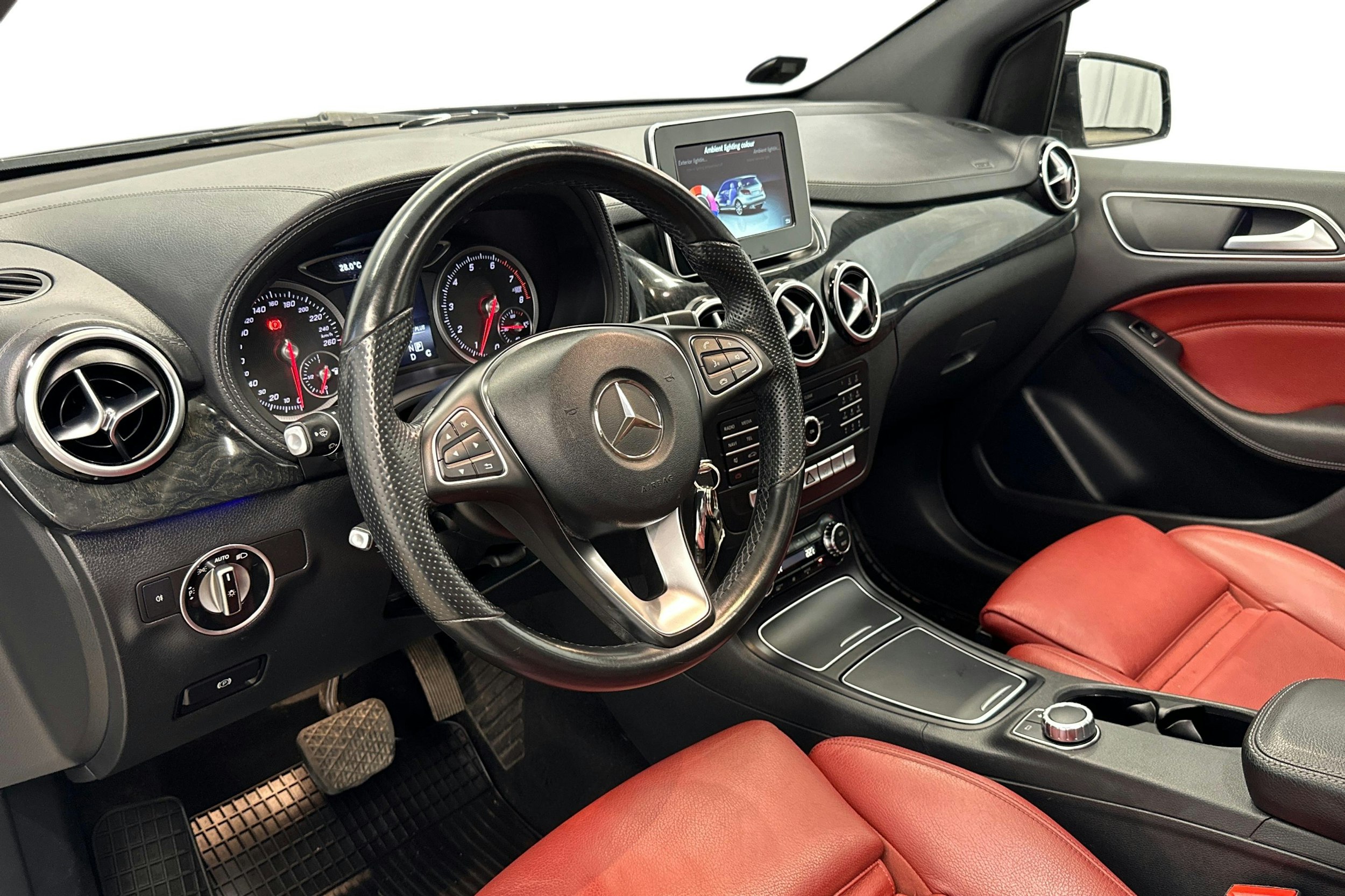 met. violetti Mercedes-Benz B 2016 kuva 7.