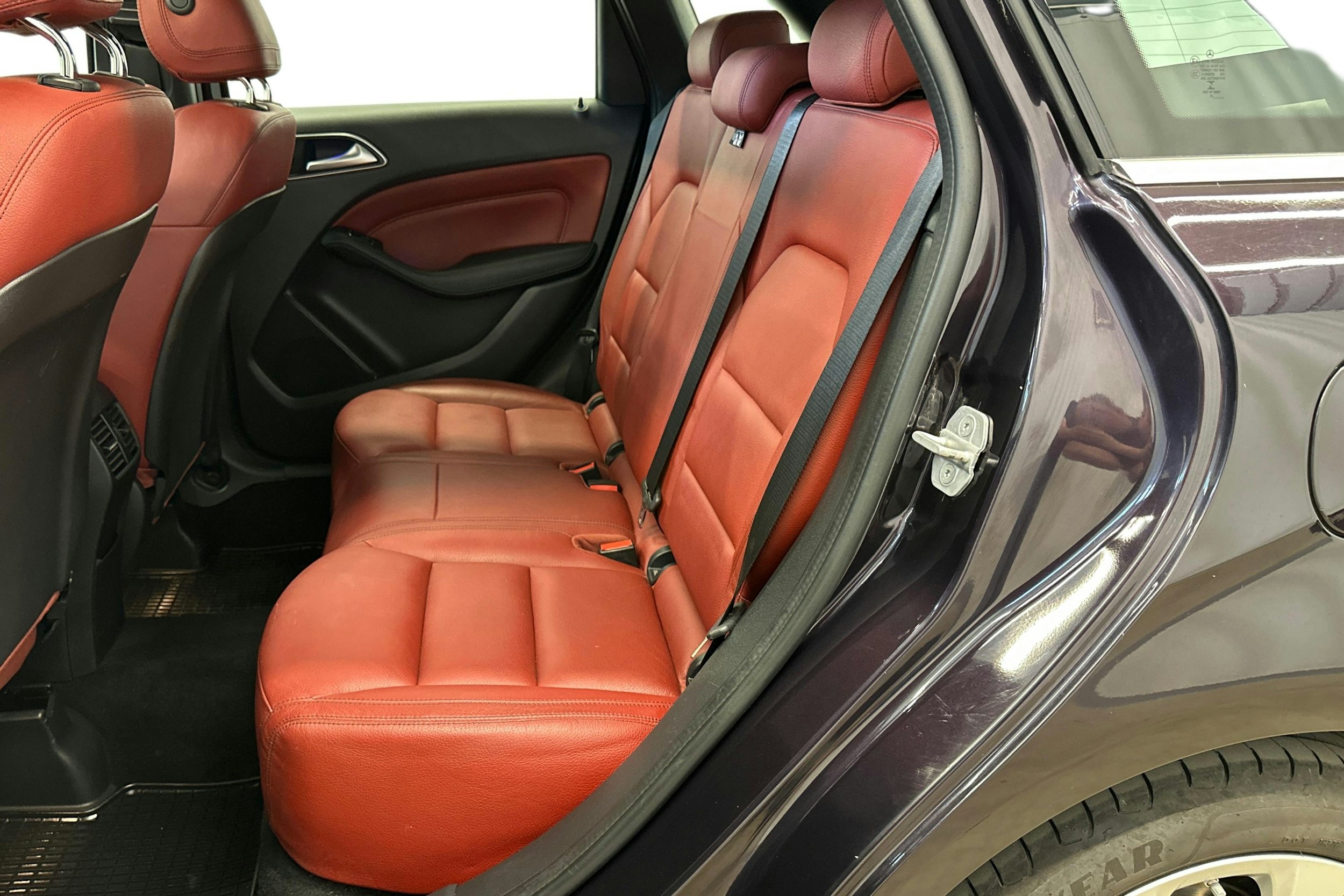 met. violetti Mercedes-Benz B 2016 kuva 10.