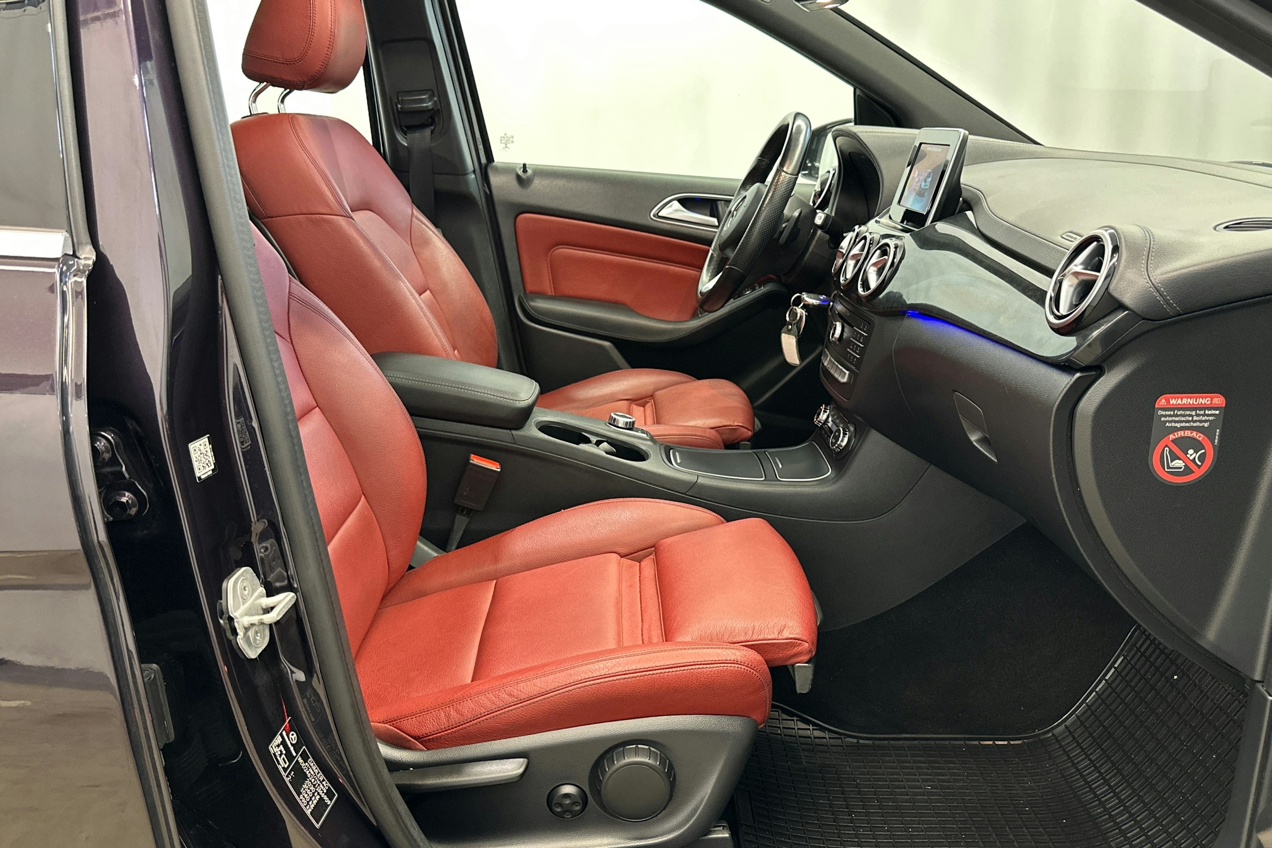 met. violetti Mercedes-Benz B 2016 kuva 14.