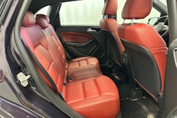 met. violetti Mercedes-Benz B 2016 kuva 15.