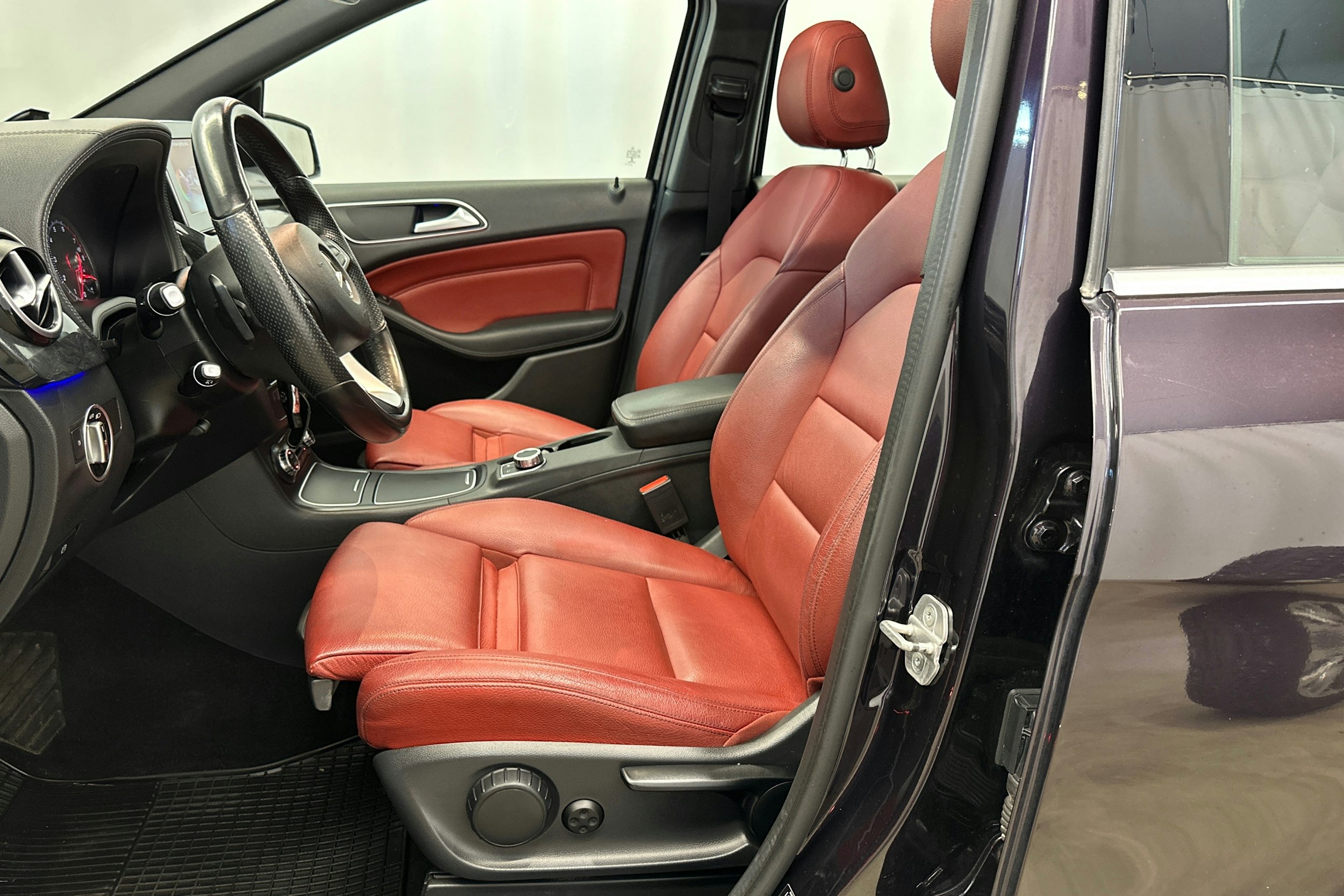 met. violetti Mercedes-Benz B 2016 kuva 17.