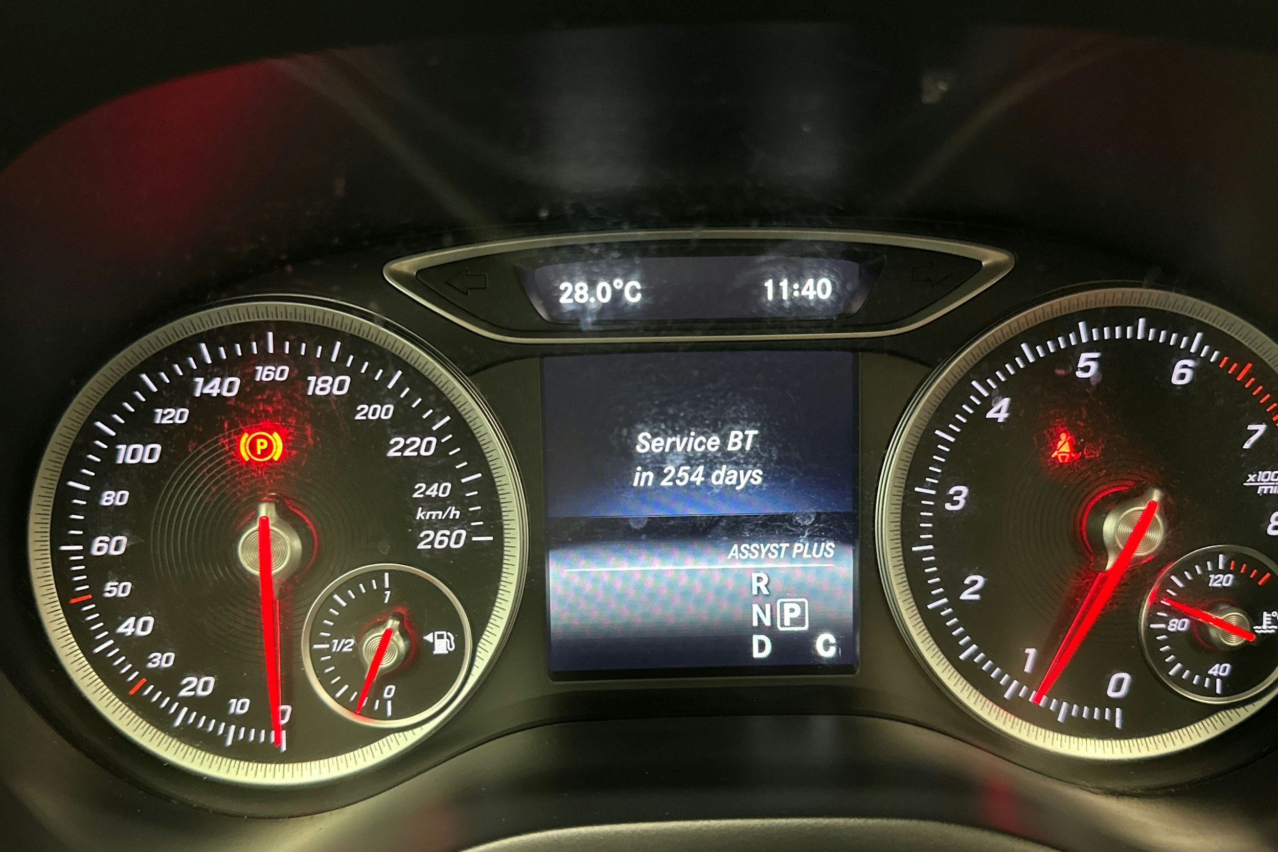 met. violetti Mercedes-Benz B 2016 kuva 18.