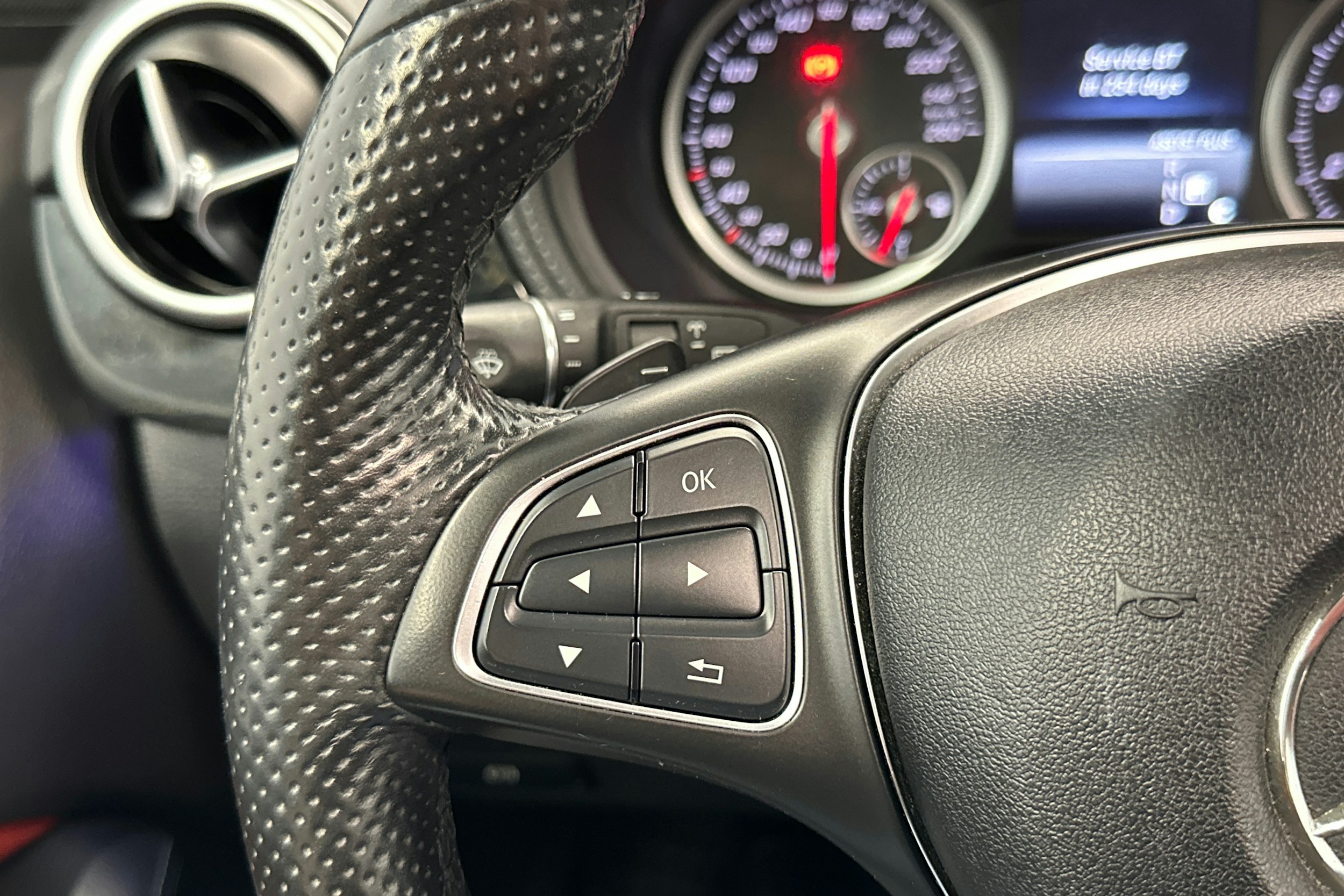 met. violetti Mercedes-Benz B 2016 kuva 20.