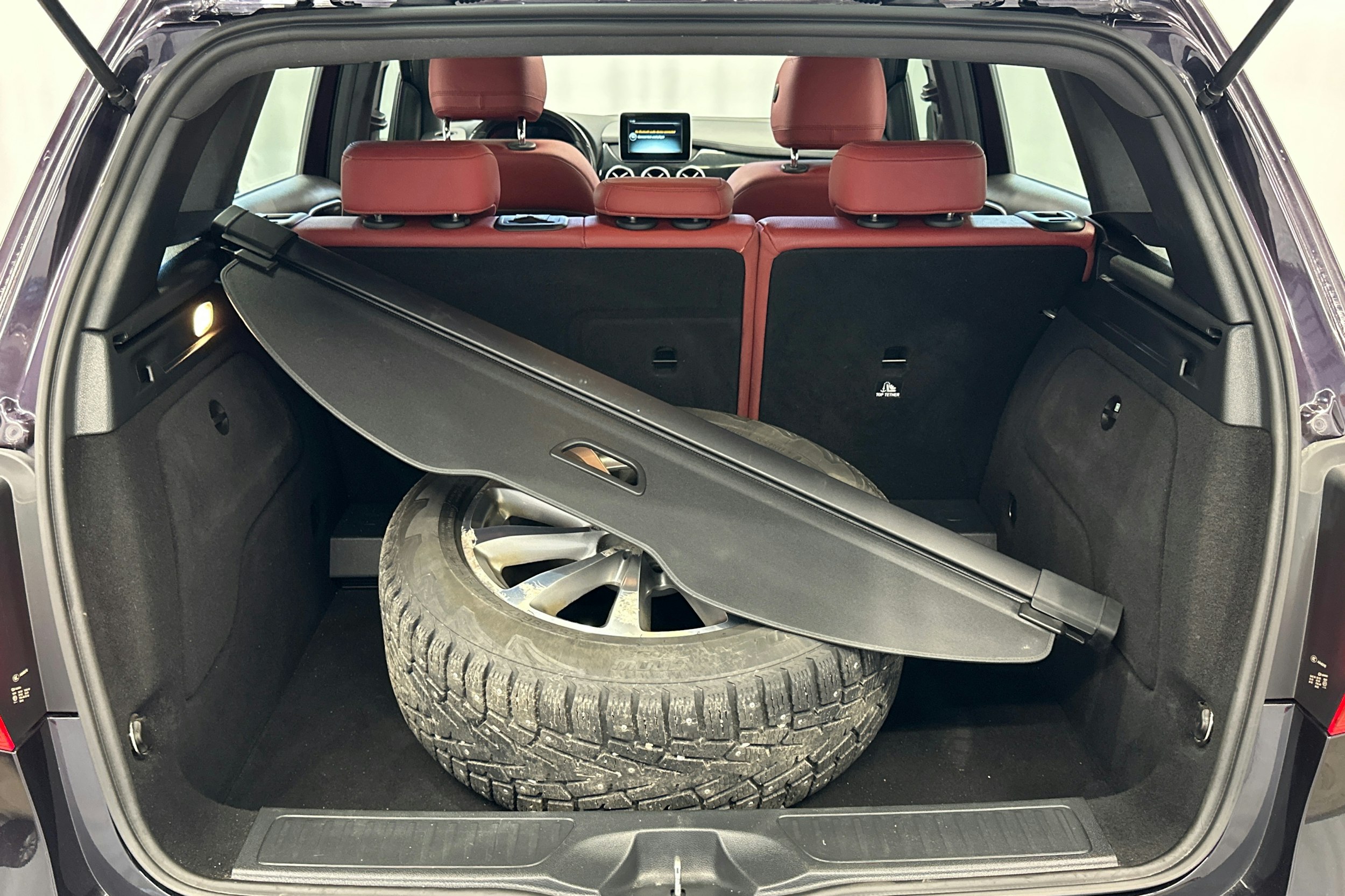 met. violetti Mercedes-Benz B 2016 kuva 28.