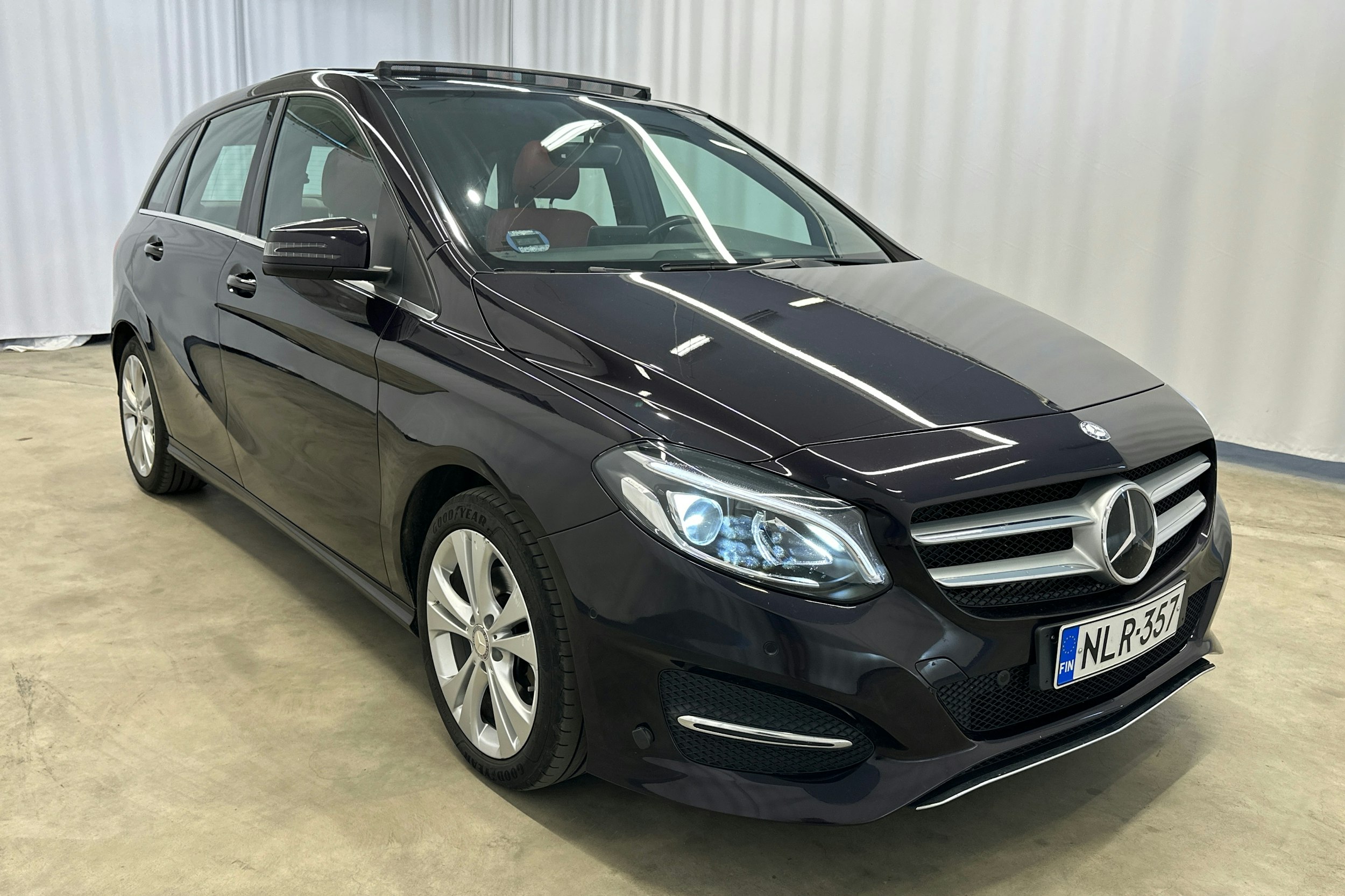 met. violetti Mercedes-Benz B 2016 kuva 29.