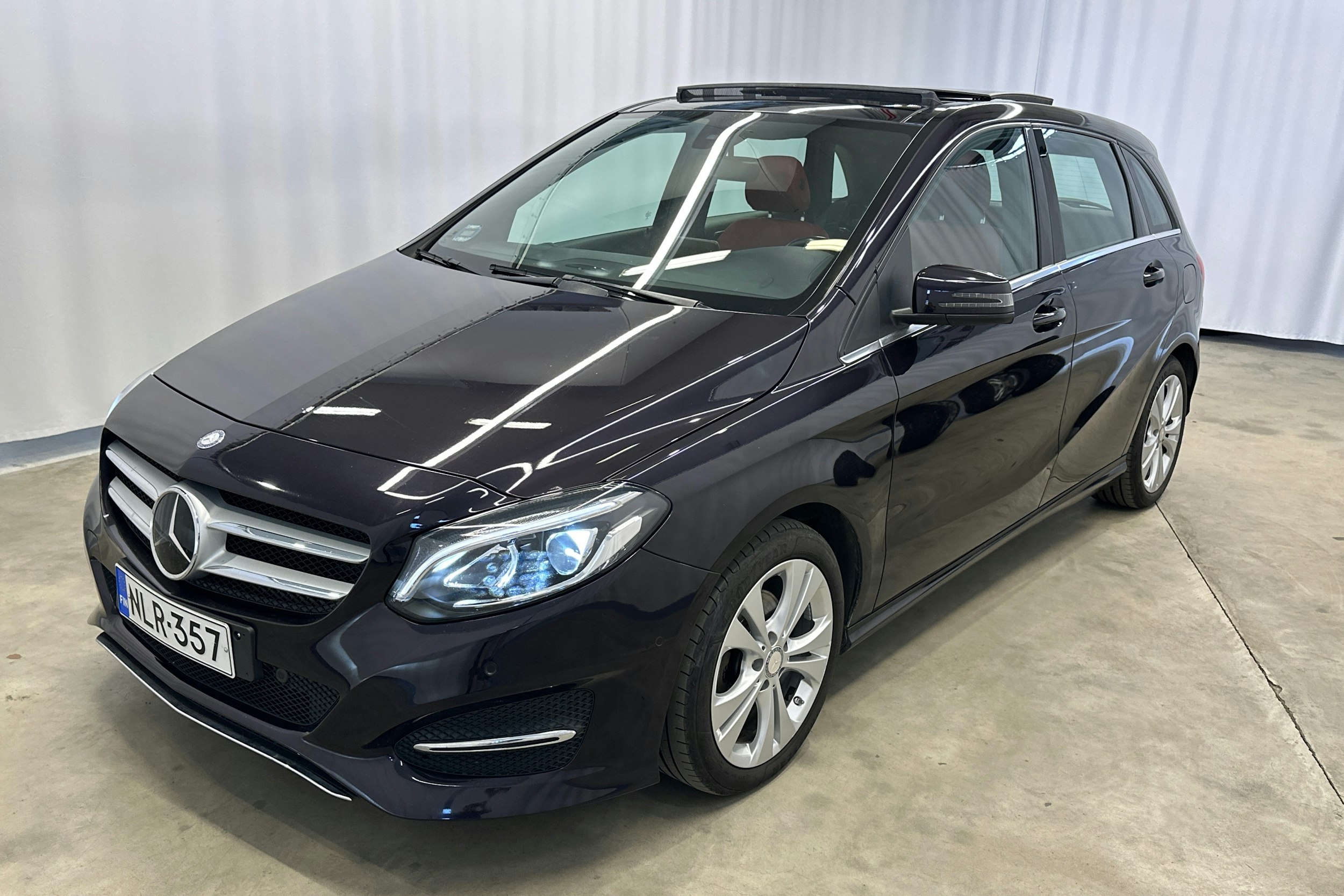 met. violetti Mercedes-Benz B 2016 kuva 30.
