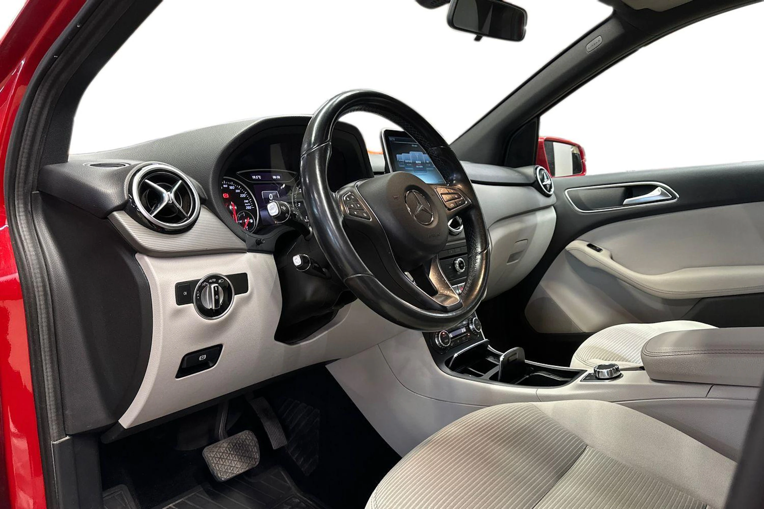 punainen Mercedes-Benz B 2016 kuva 6.